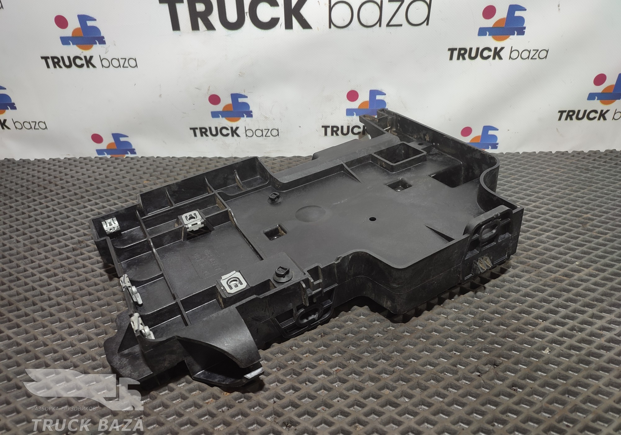 82322980 Кронштейн центральная торпеды для Renault T (с 2013)