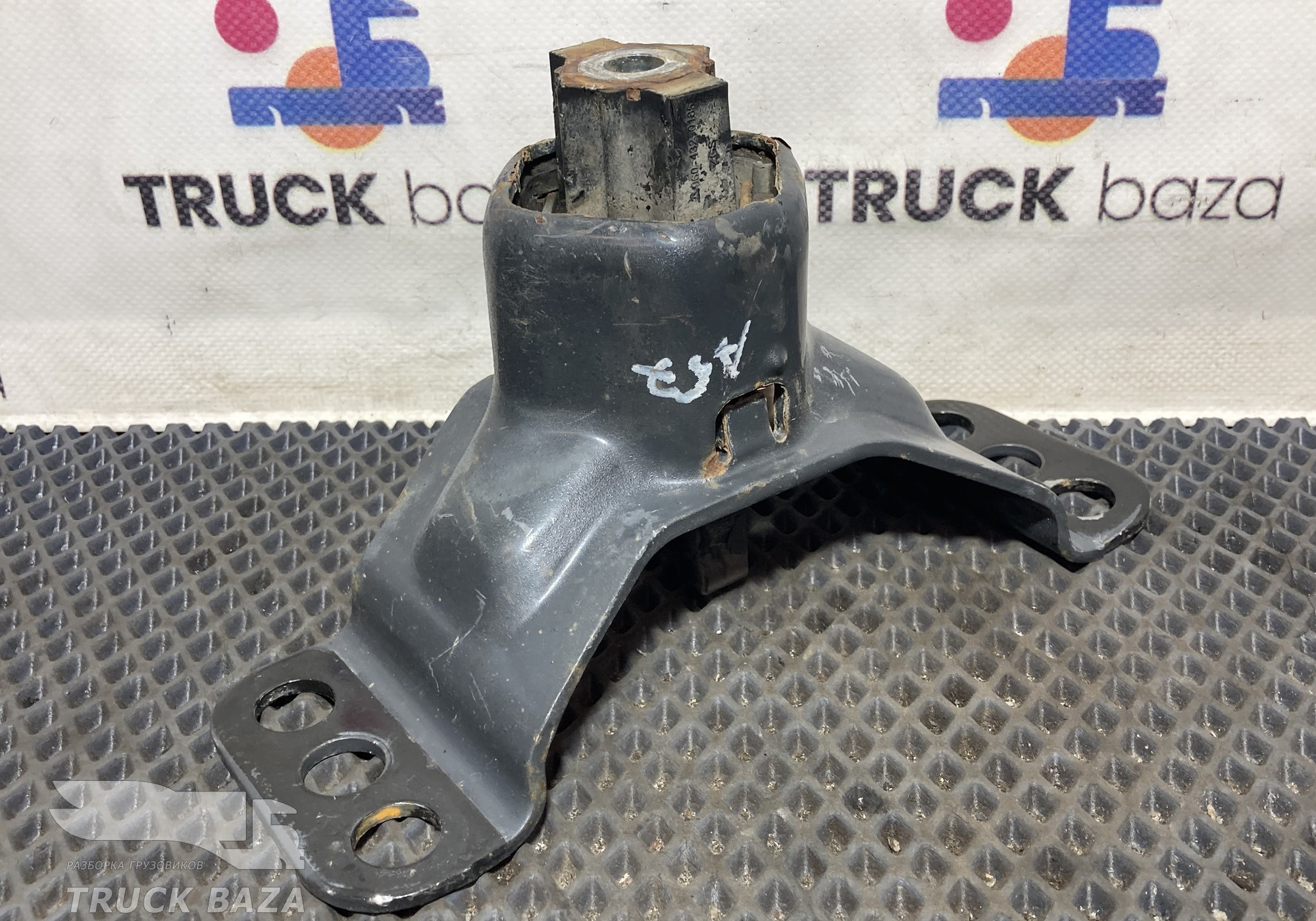 9604320185 Кронштейн ящика АКБ для Mercedes-Benz Actros New Actros MP4 (с 2011)