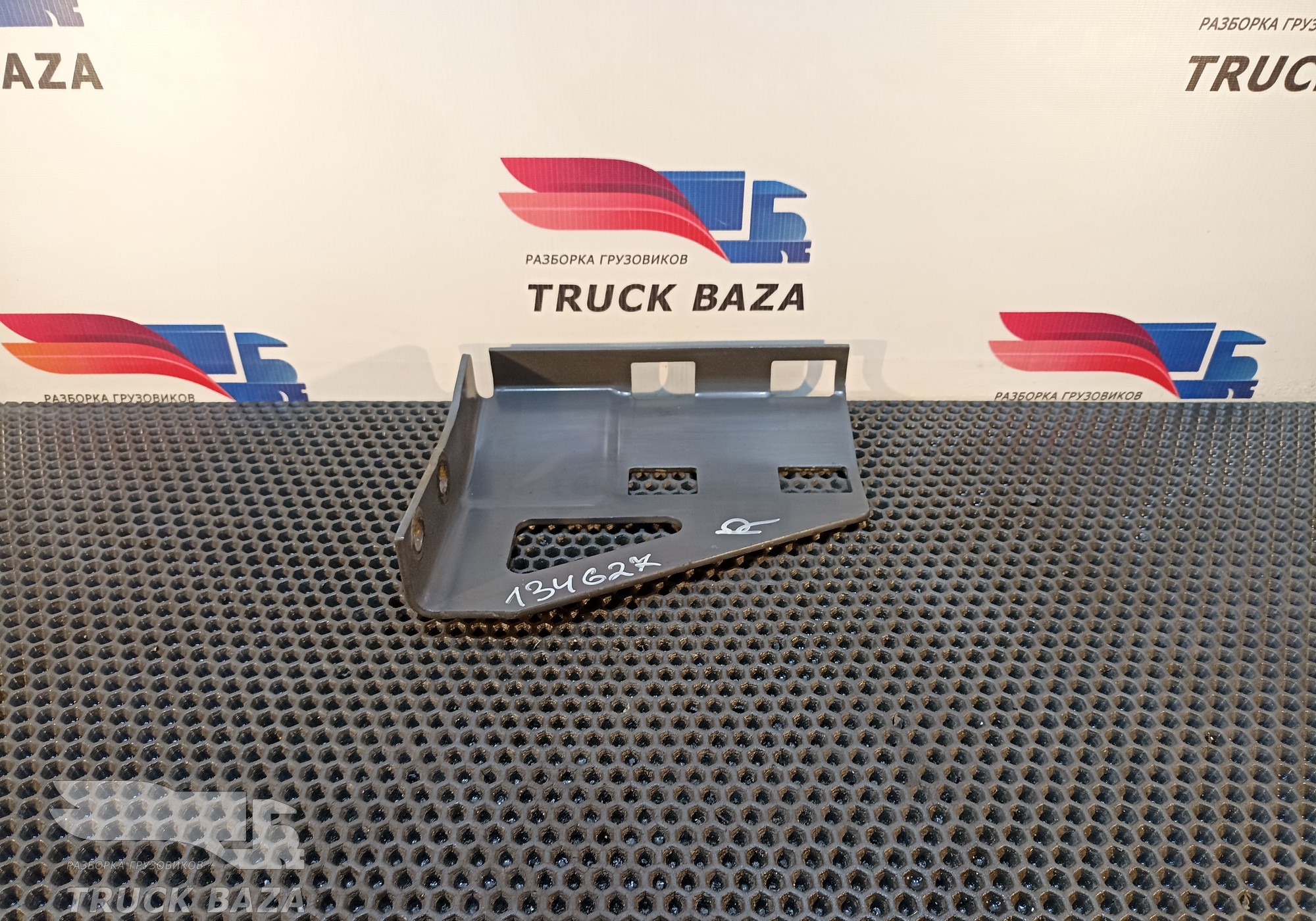 7422004830 Кронштейн ресивера правый для Volvo FM III (с 2013)