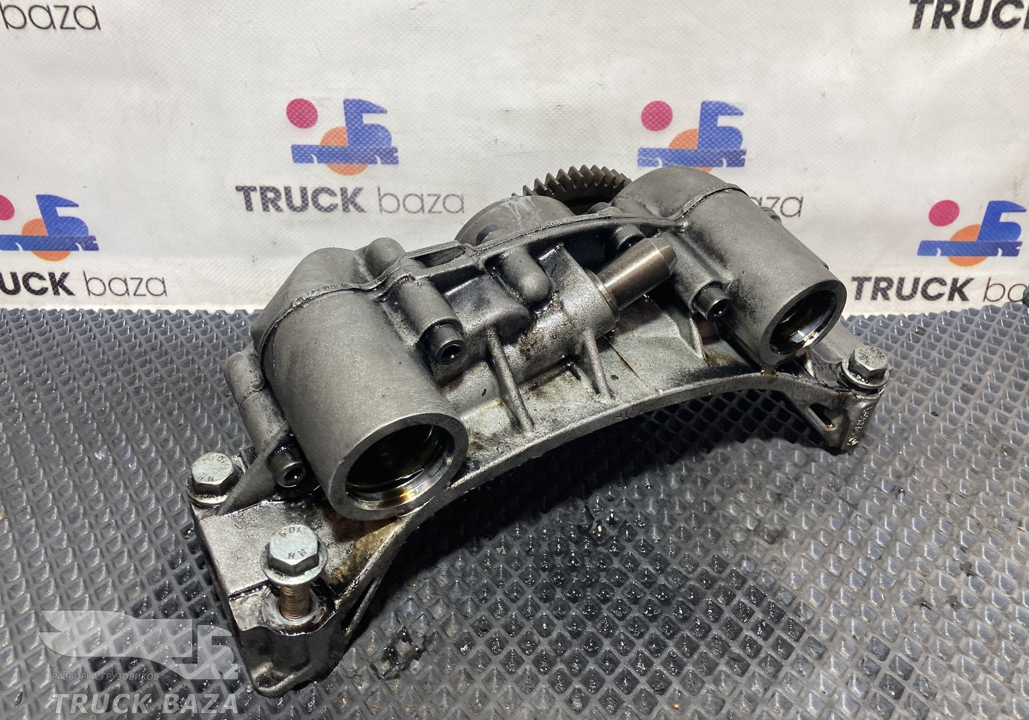 1840521 Насос масляный