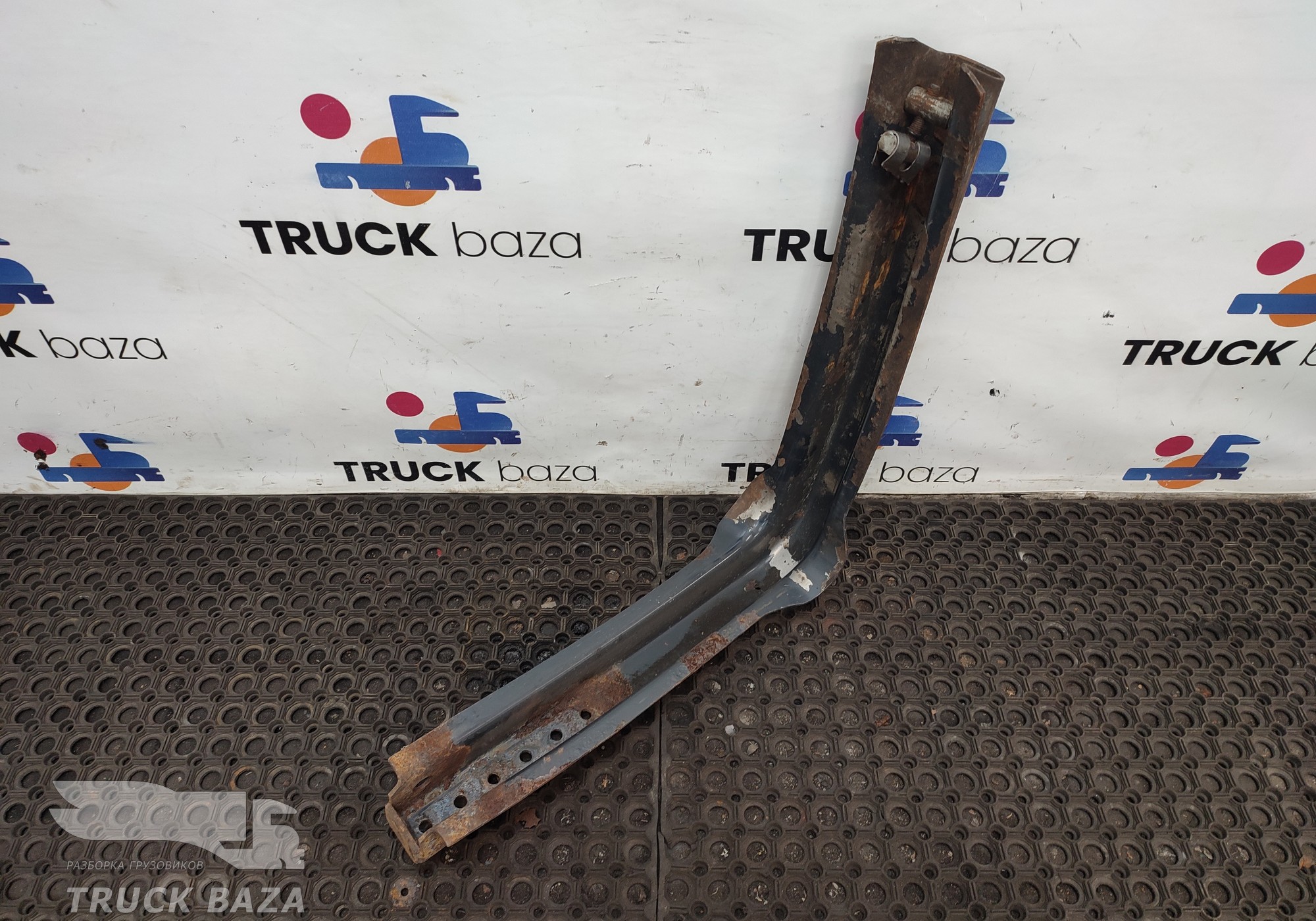 41013963 Кронштейн топливного бака