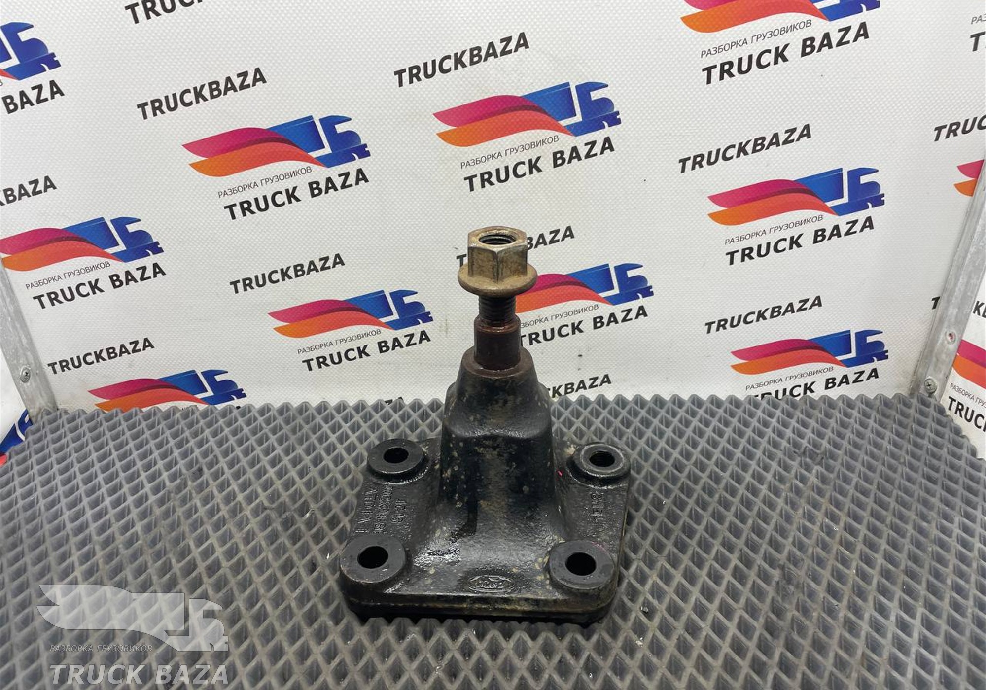 JC46002K98BB Кронштейн цилиндра подъема кабины для Ford F-MAX (с 2018)