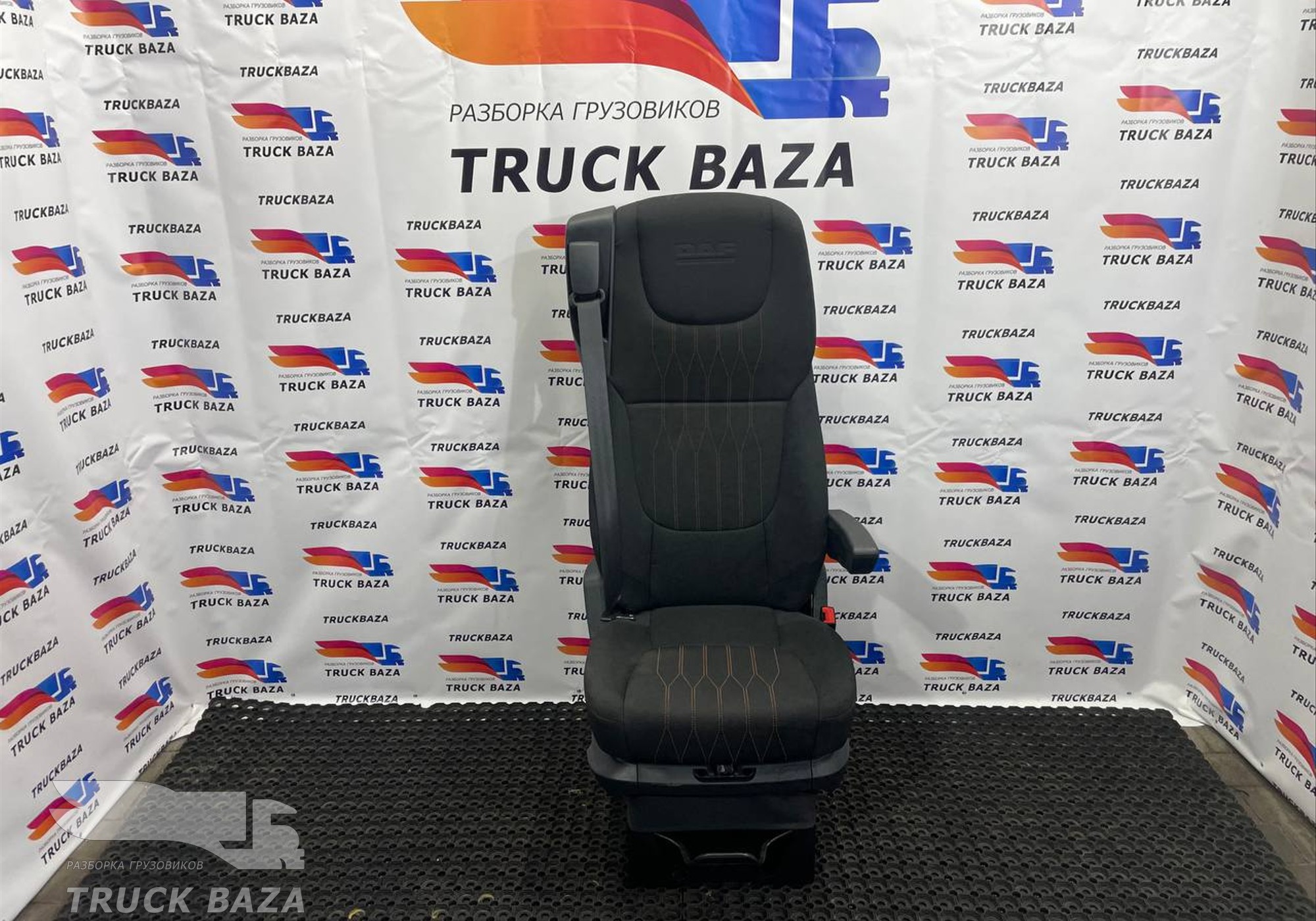 2104712 Сиденье пассажирское механическое для Daf XF106 (с 2012)