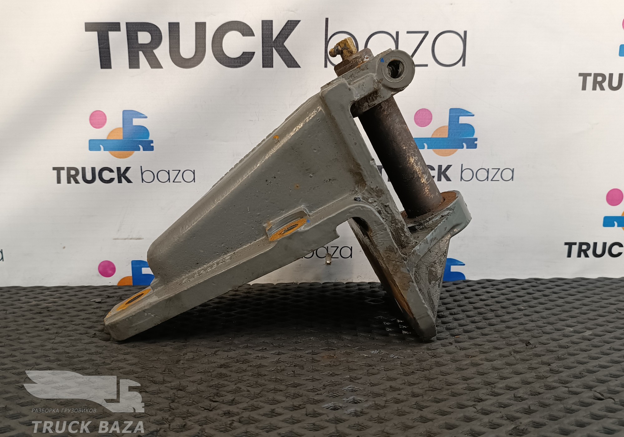 YG9731520068 Кронштейн передней рессоры для Sinotruk Howo HW76