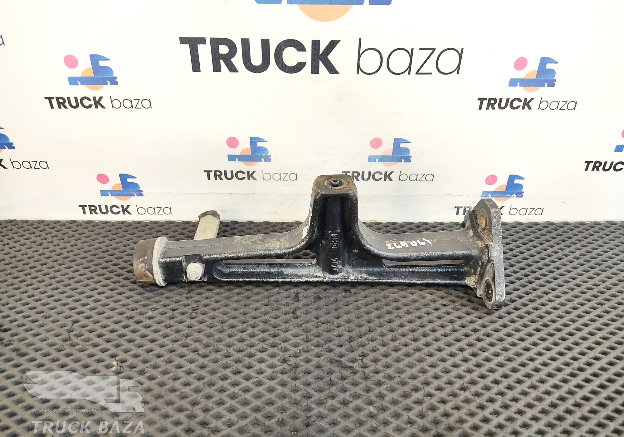 000460015915 Кронштейн кабины передний для КАМАЗ 54901