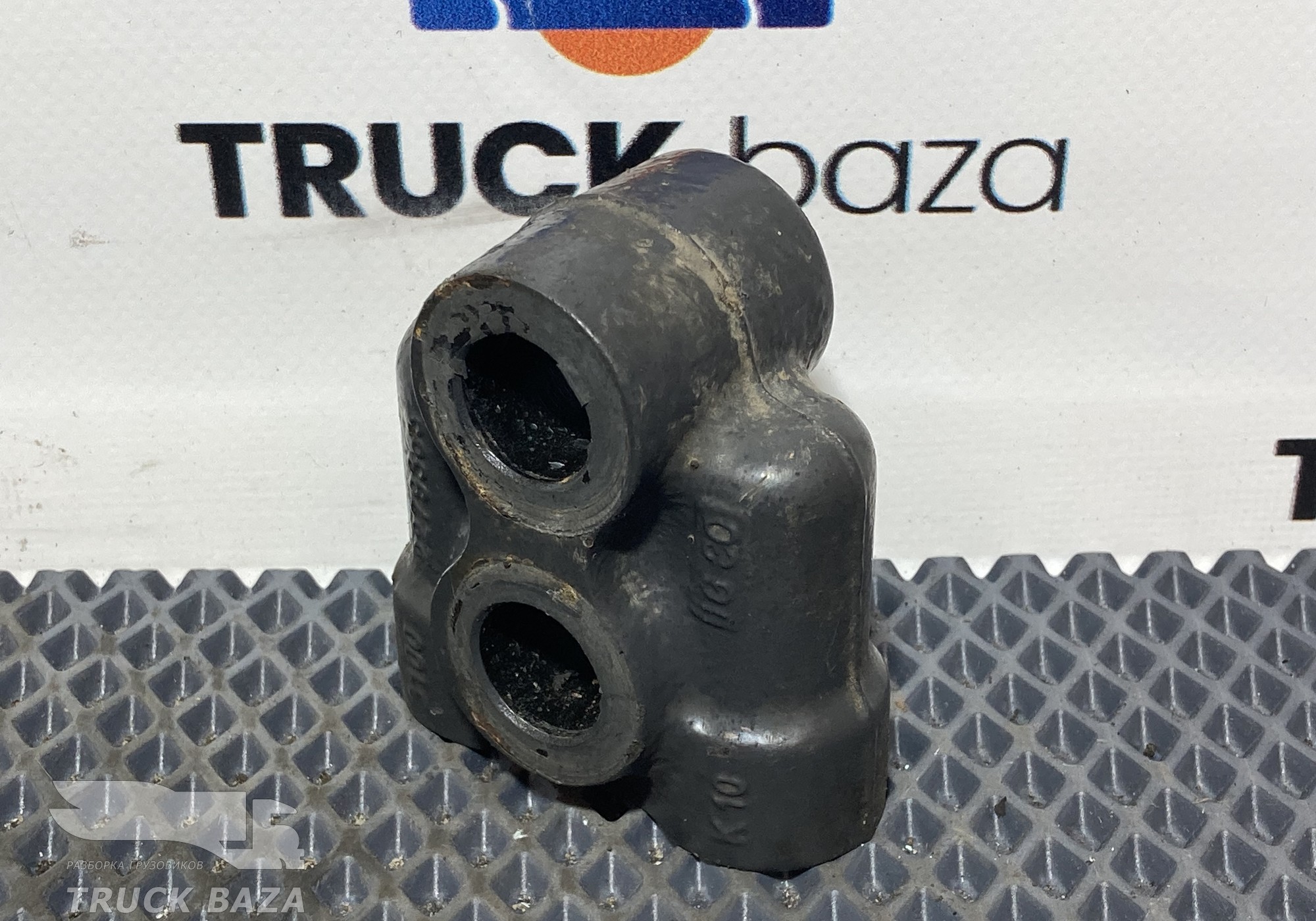 2279383 Кронштейн подвески рессоры