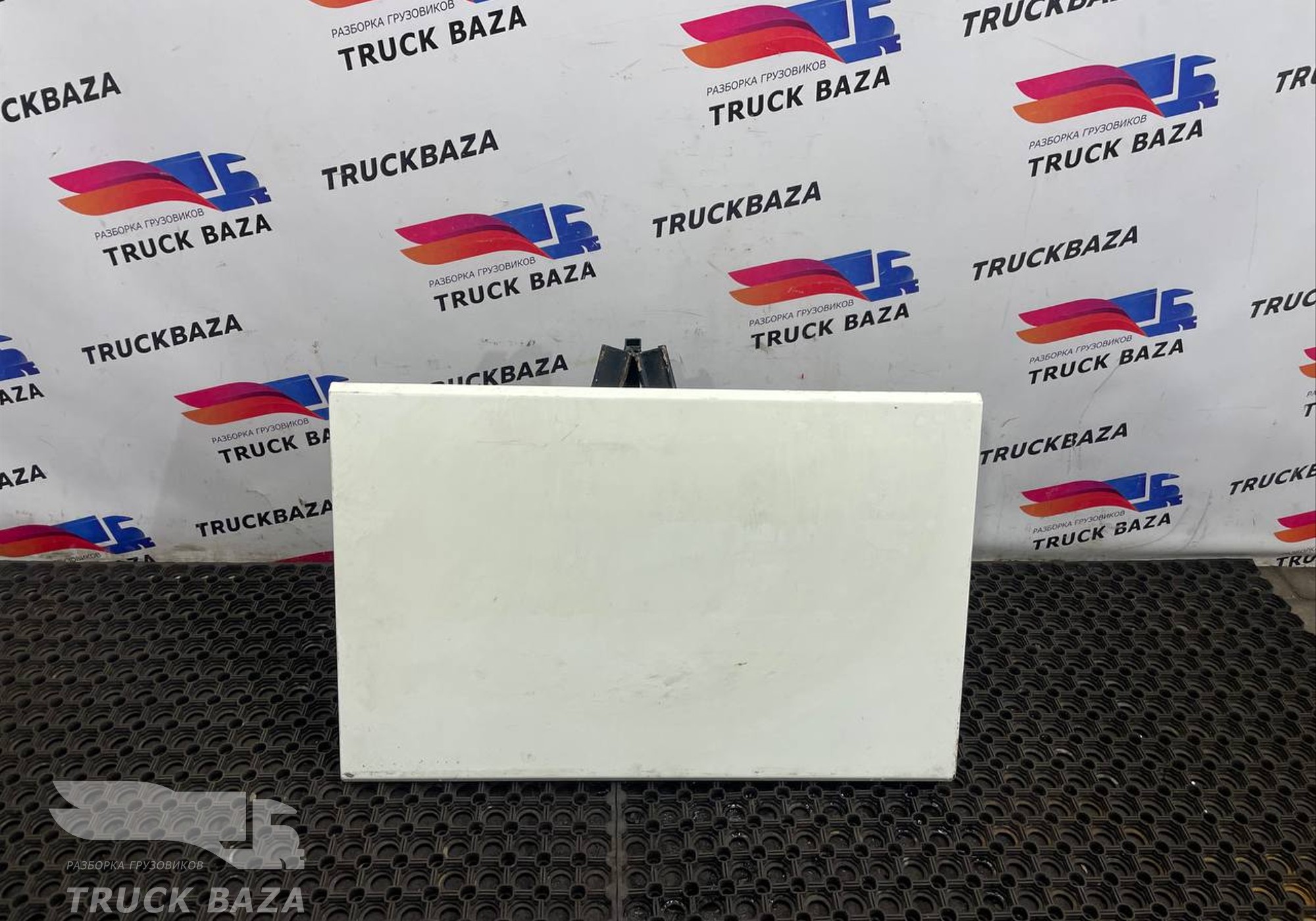 1311495 Крышка инструментального ящика для Daf XF106 (с 2012)