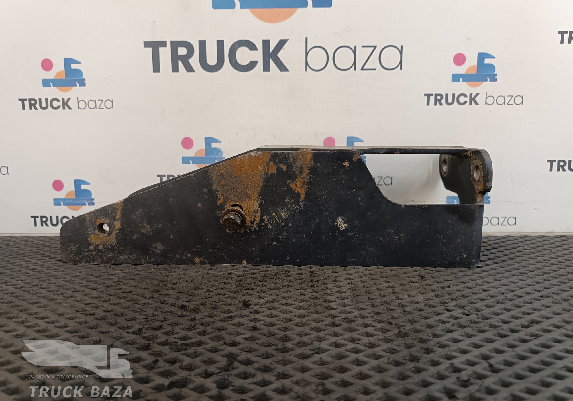 5490840504110 Кронштейн подножки левый для КАМАЗ 5490 (с 2013)