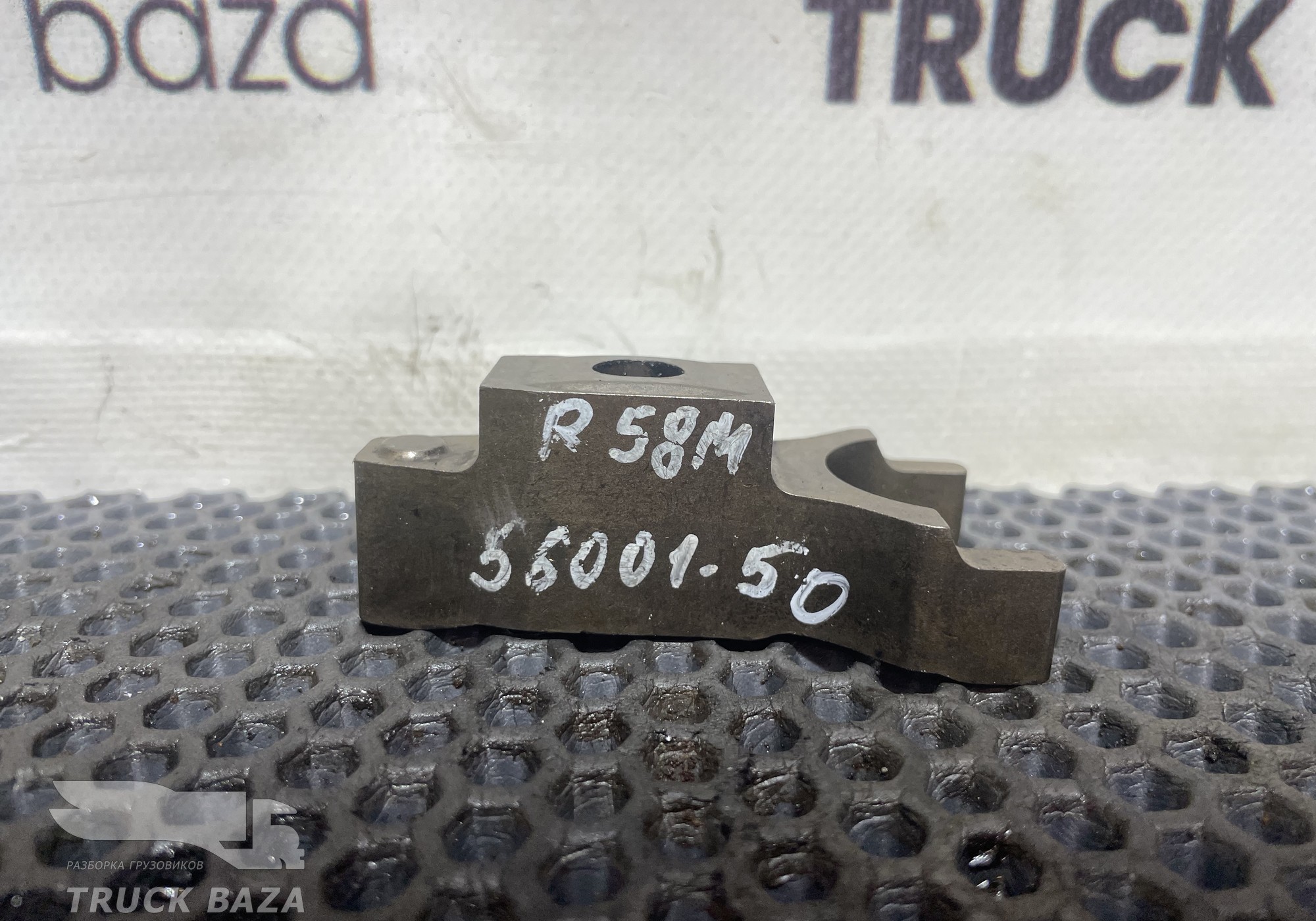 21425162 Кронштейн форсунки топливной для Renault Midlum