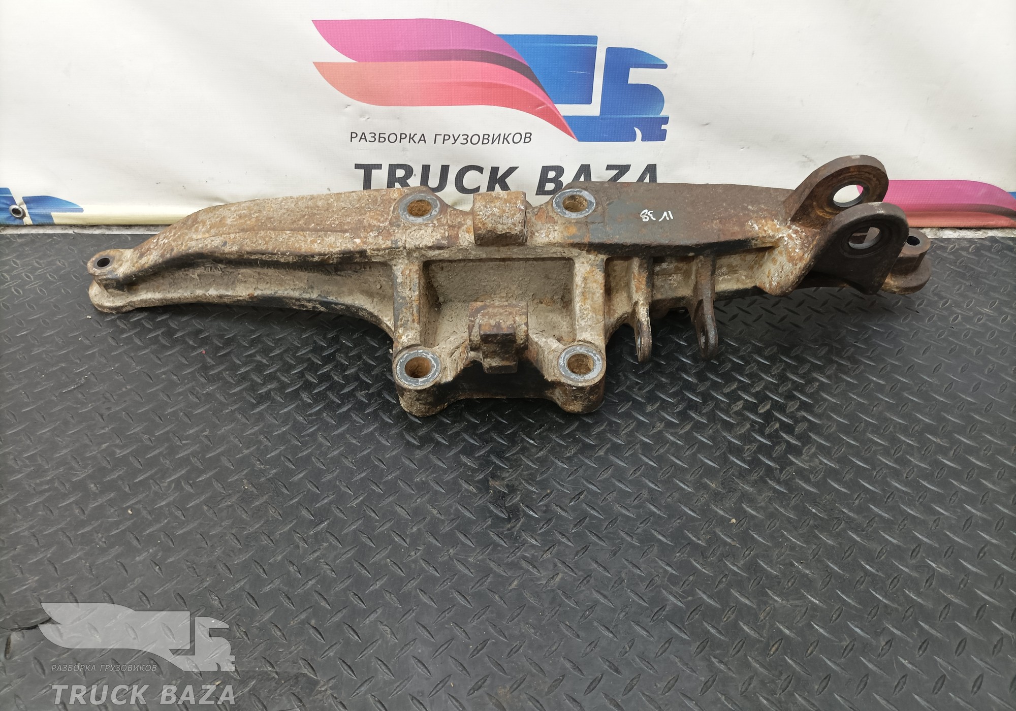 41030414 Кронштейн пневморессоры правый для Iveco