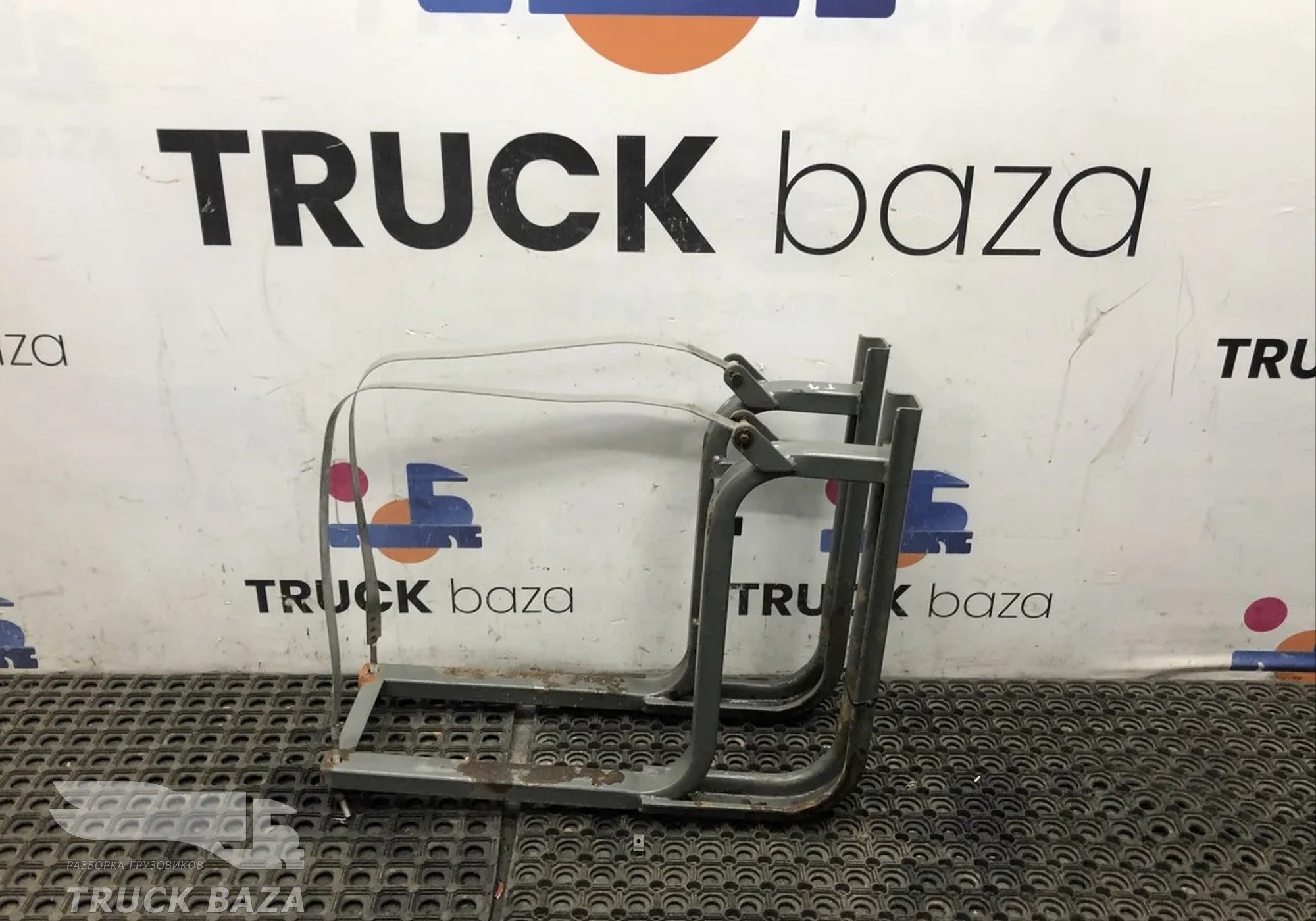 WG9925561060 Кронштейн бака AdBlue для Sinotruk Sitrak C7H