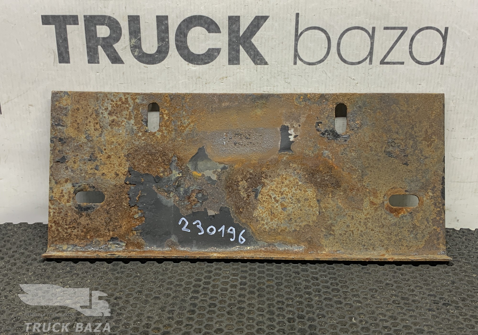 DZ13241240433 Кронштейн подножки для Shacman X3000 (с 2014)