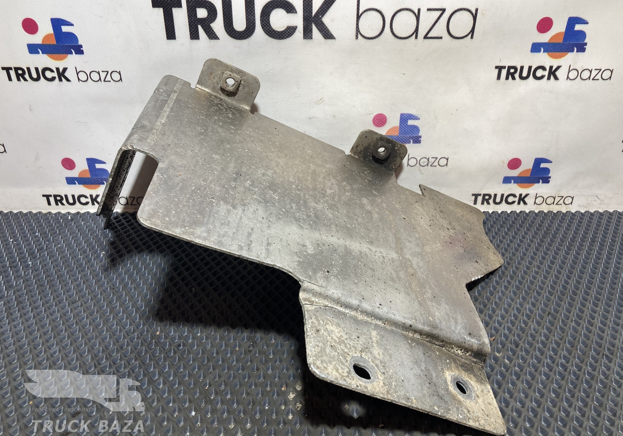 1944861 Экран тепловой глушителя