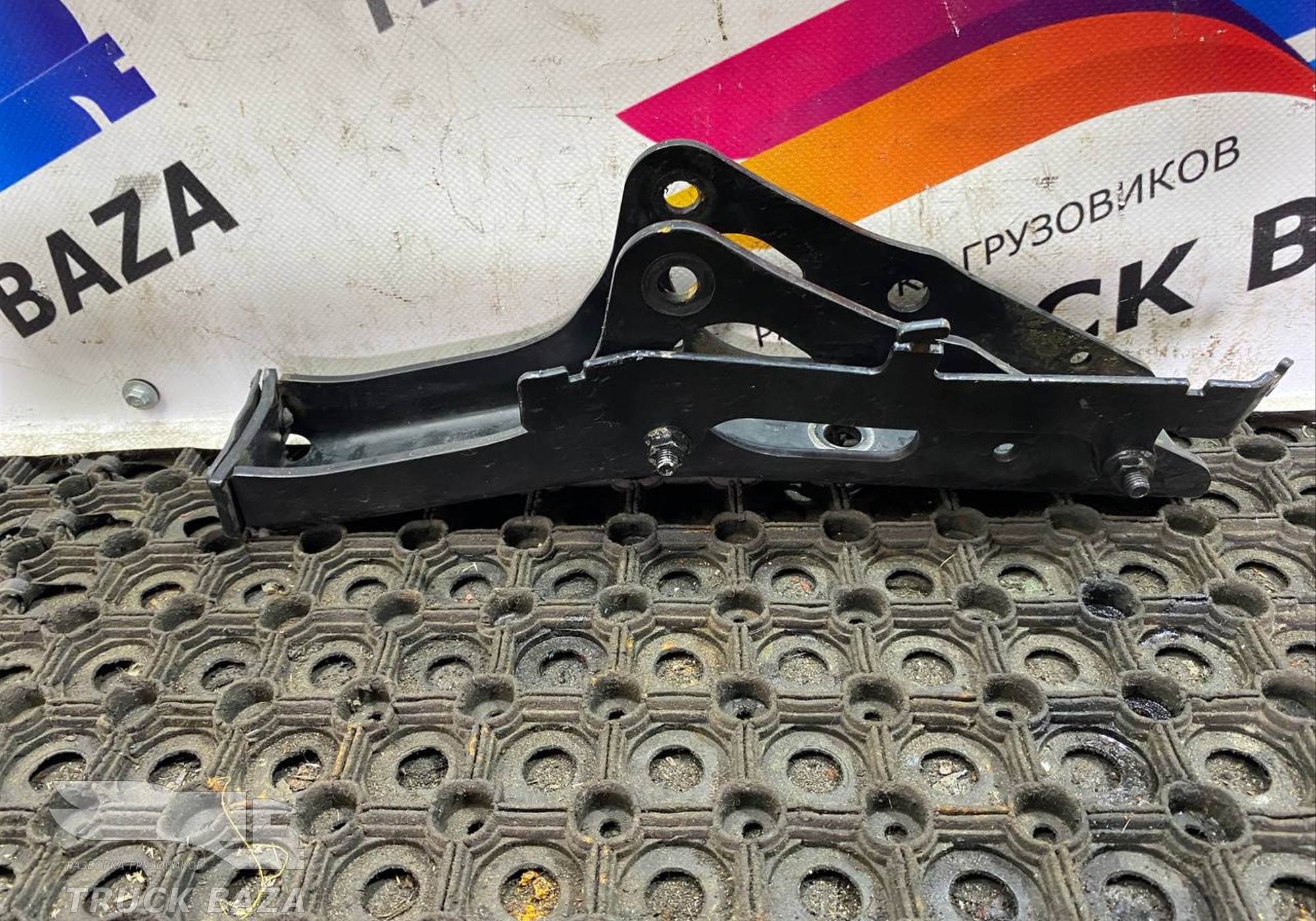 81417010092 Кронштейн подушки кабины передний для Man TGA