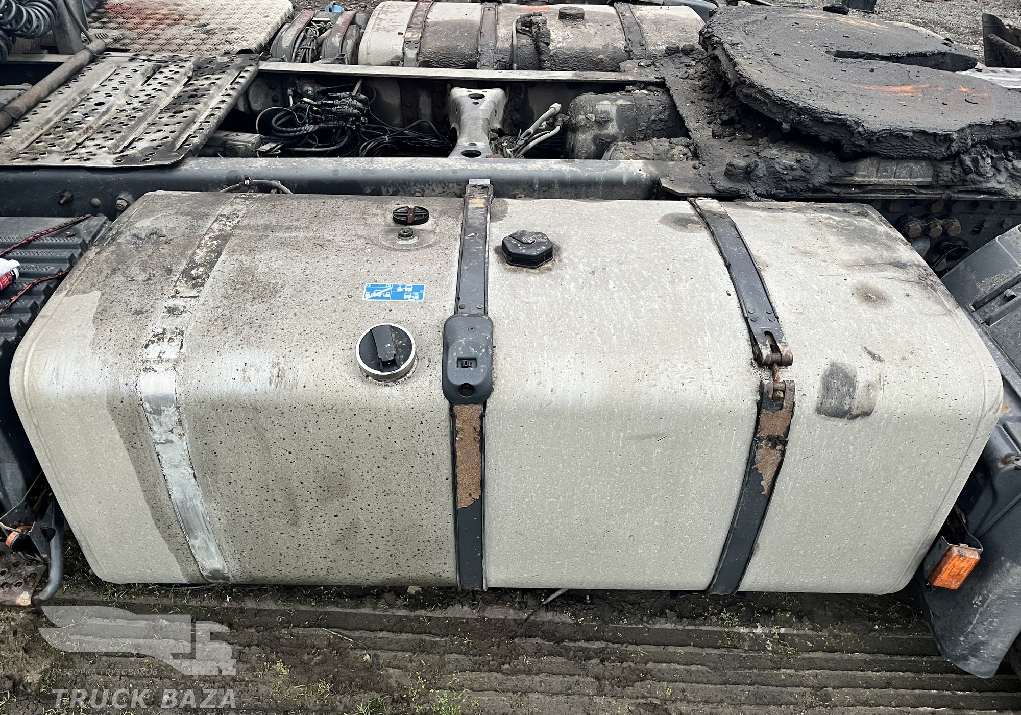 1871192 Бак топливный 700 L