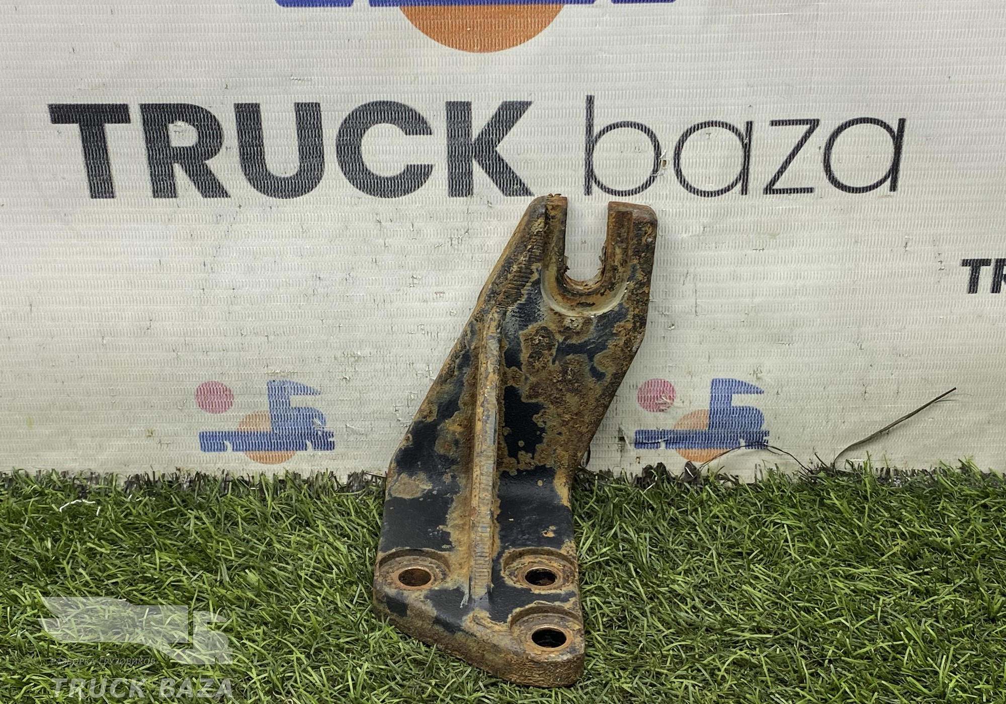 5490100117205 Кронштейн опоры КПП правый для КАМАЗ 5490 (с 2013)