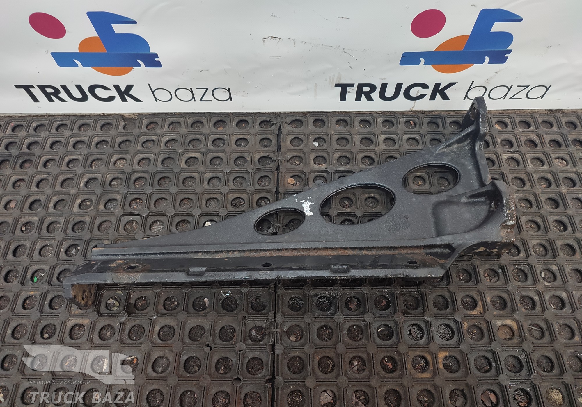 81155113198 Кронштейн бака AdBlue для Man TGX II (с 2012)