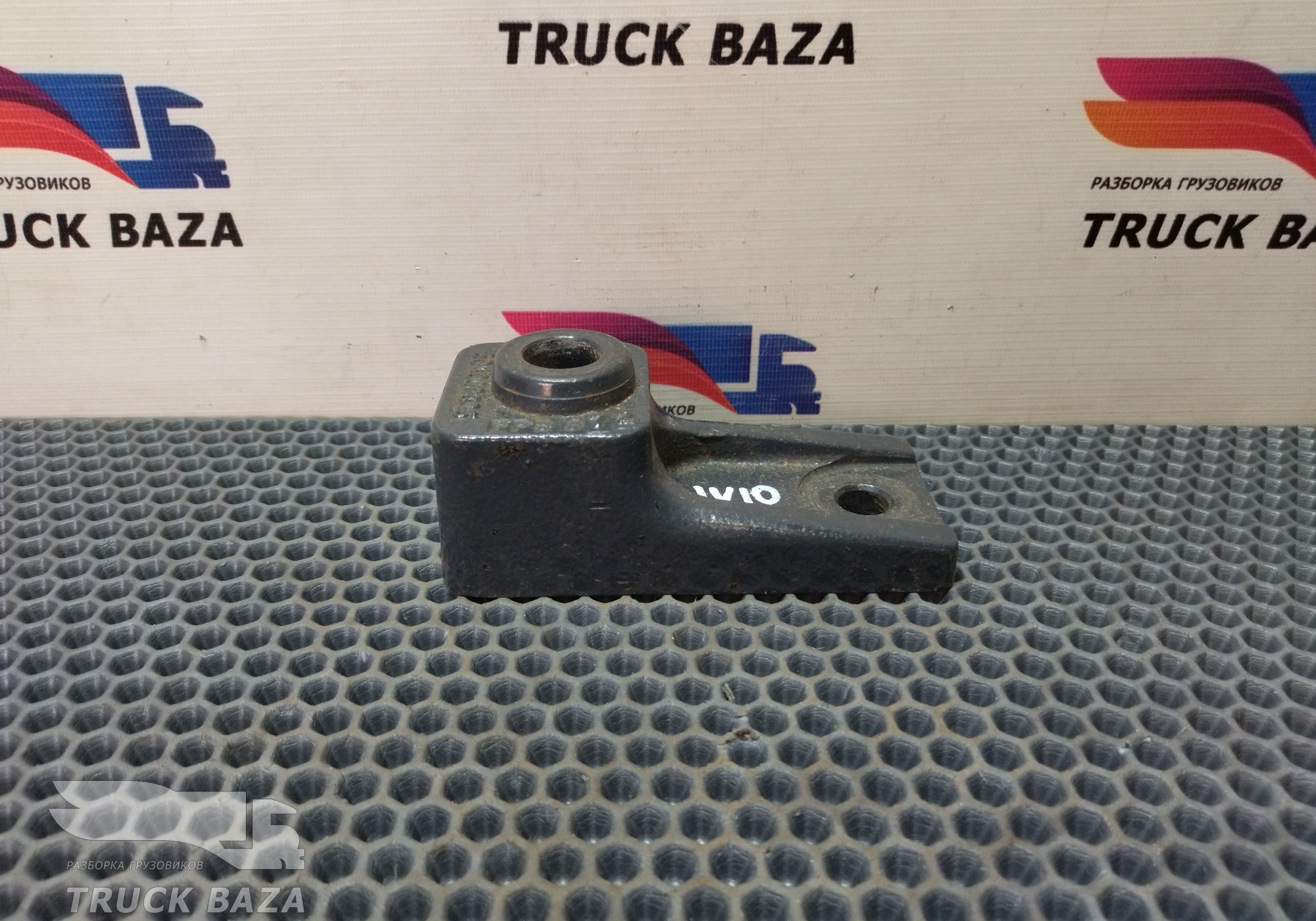 504038635 Кронштейн амортизатора переднего для Iveco