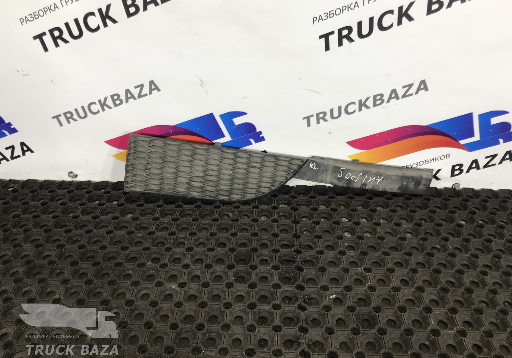 9408880323 Решетка капота левая для Mercedes-Benz Axor II (с 2004 по 2010)