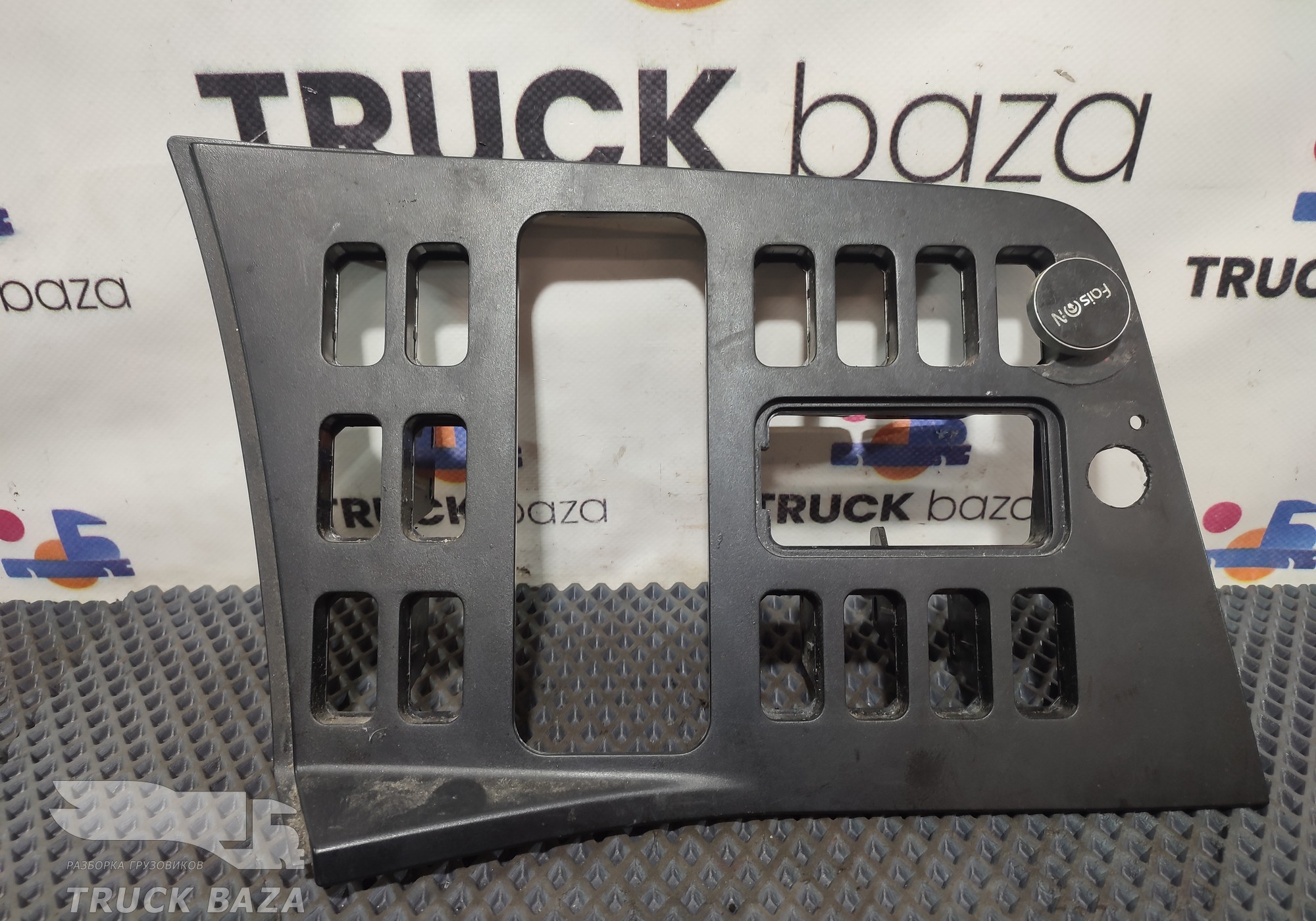 A9406802107 Рамка кнопок для КАМАЗ 5490 (с 2013)