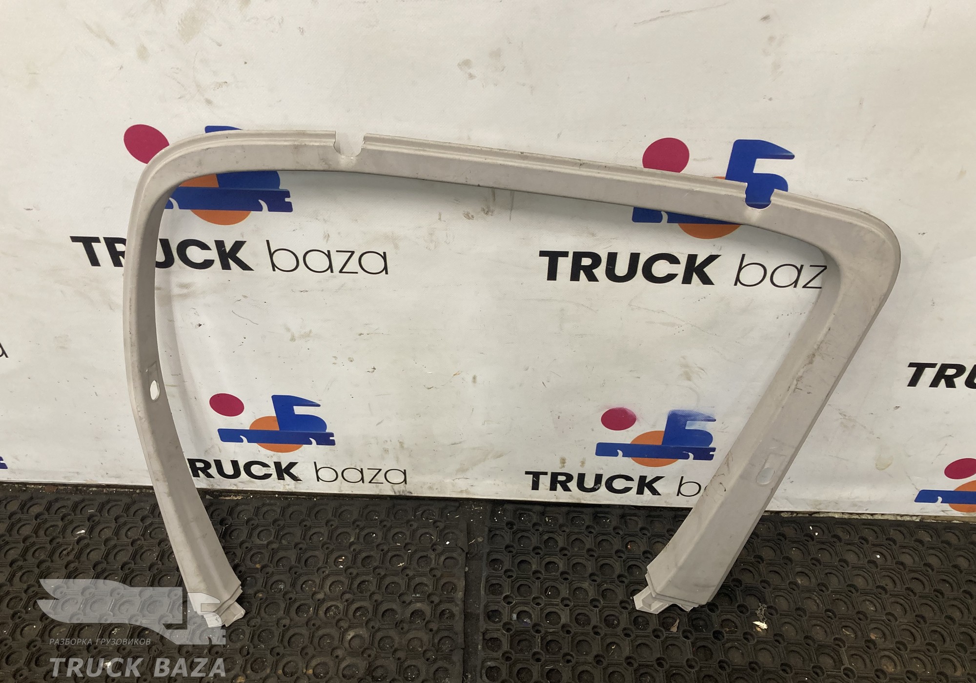 652066102060 Рамка двери правой для КАМАЗ 54901