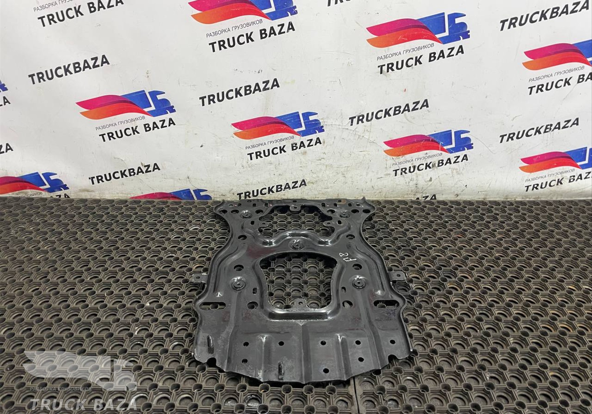 GC4616K040AE Кронштейн крыла переднего левый для Ford F-MAX (с 2018)