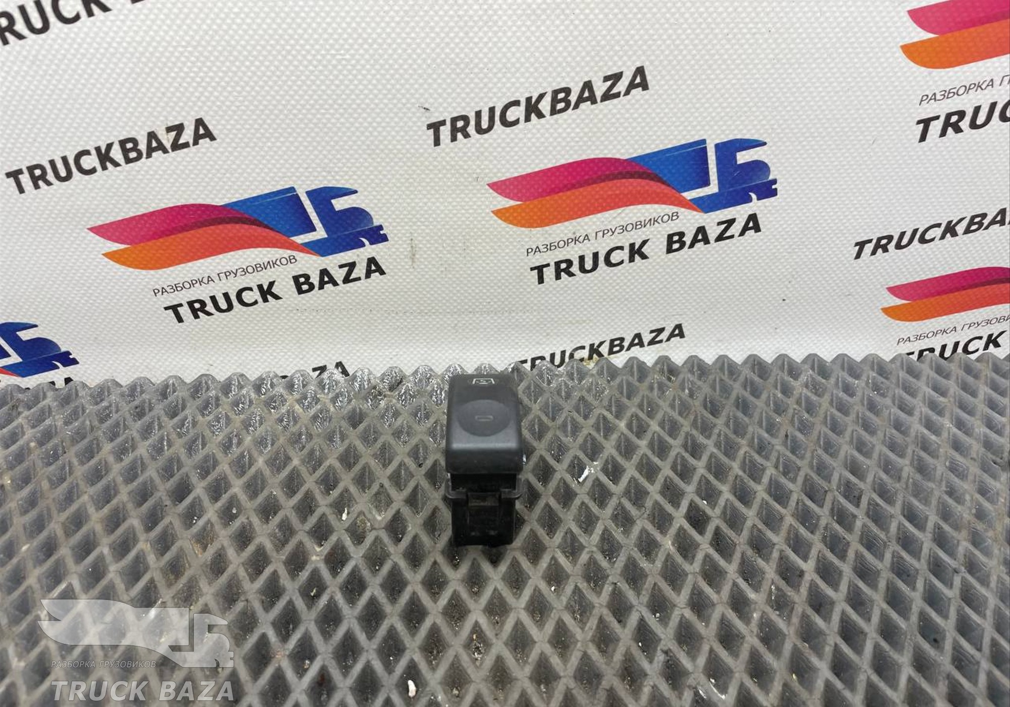 1697146 Кнопка сигнала заднего хода для Daf XF105 (с 2005)