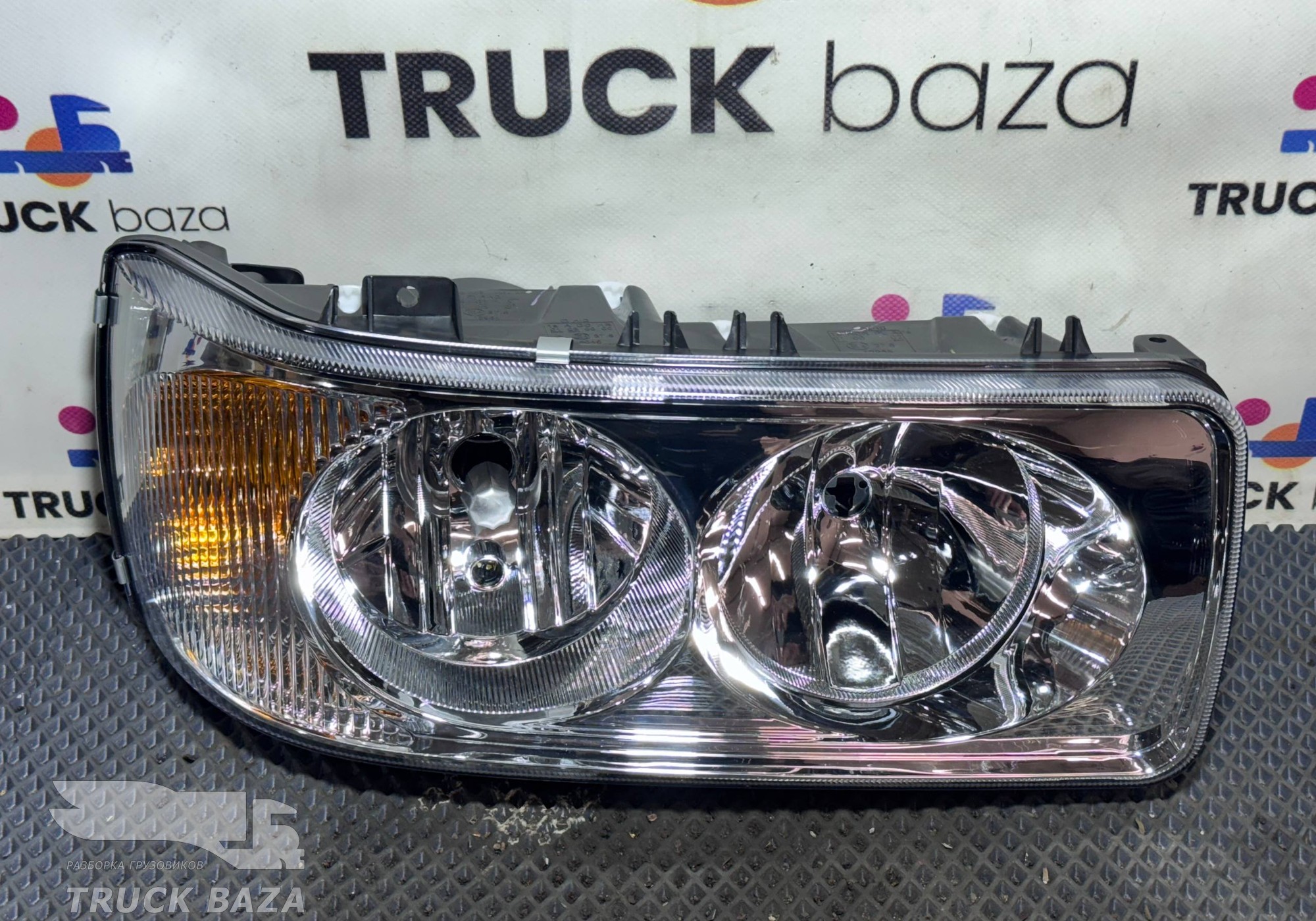 1743691 Фара передняя правая