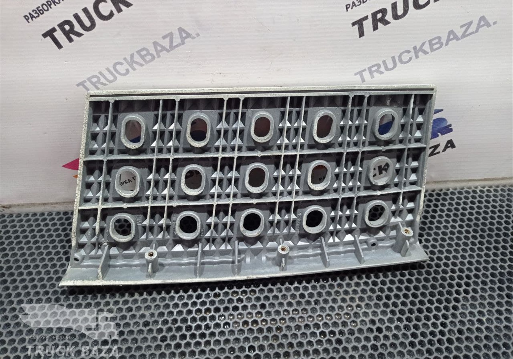 504242346 Накладка подножки для Iveco Stralis I (с 2002)