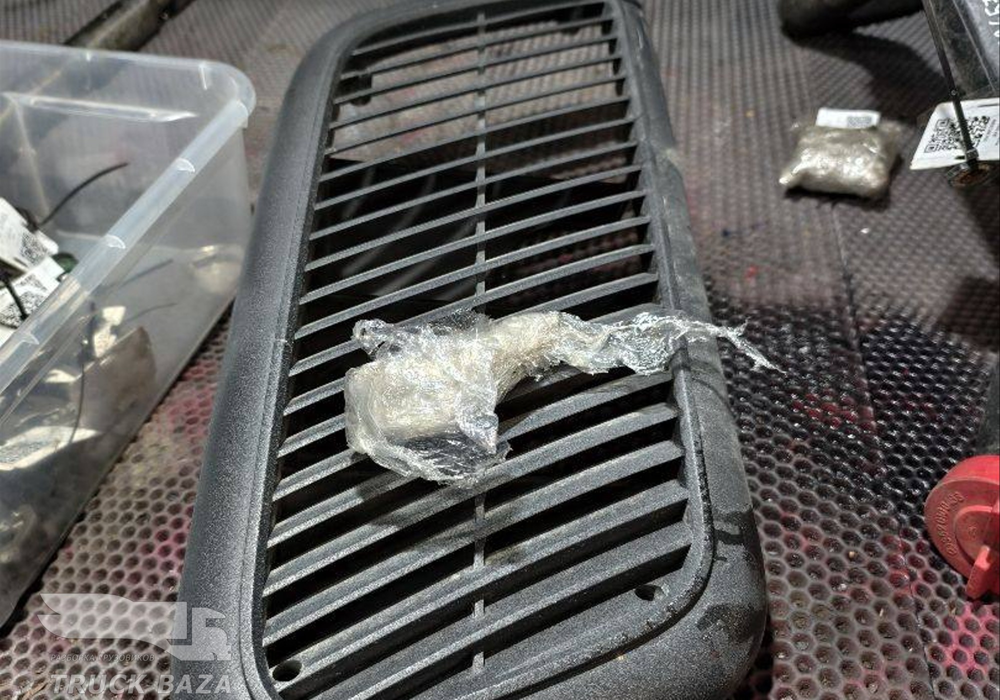9408300466 Решетка воздухозаборника