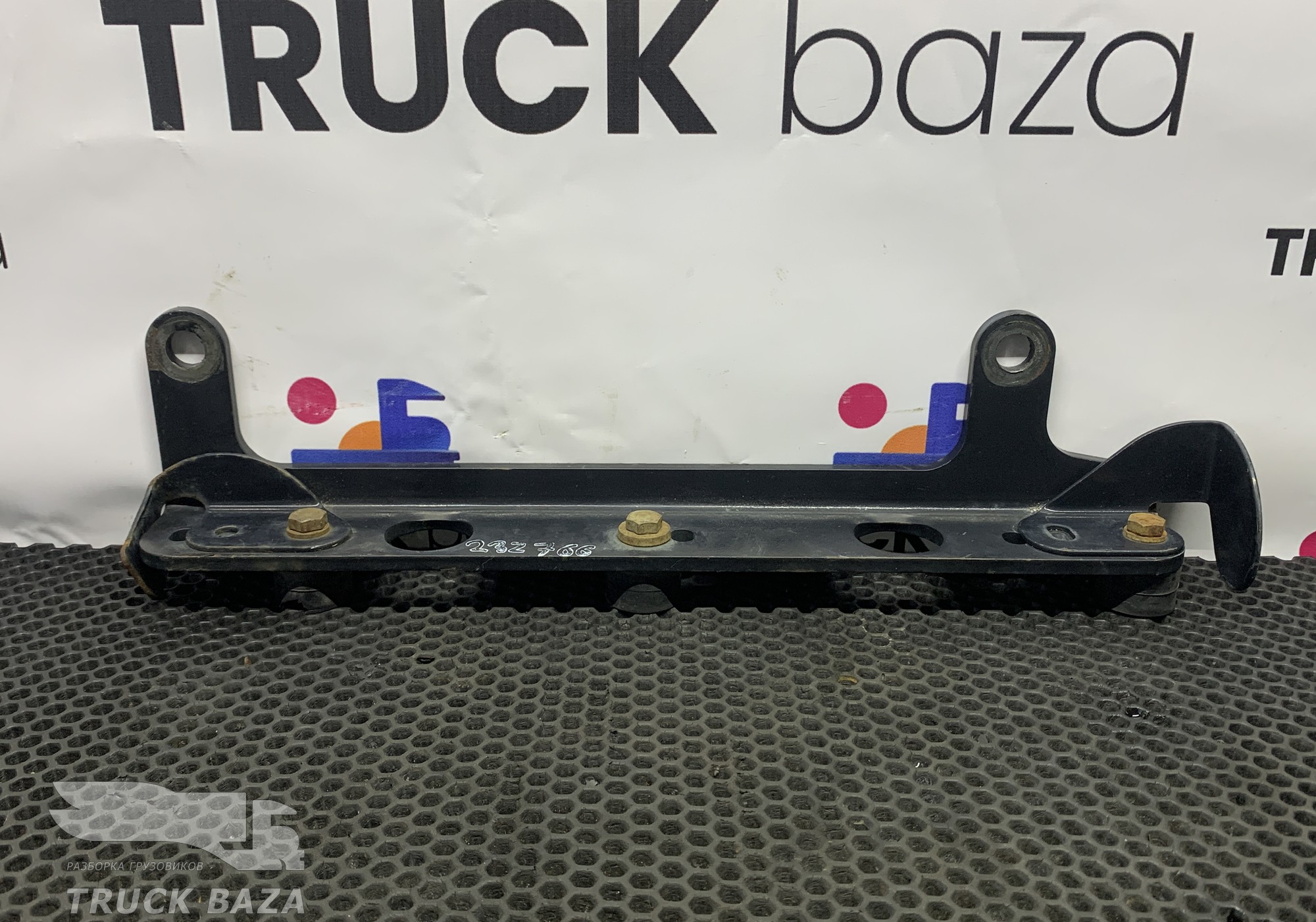 81429020342 Кронштейн трапа за кабиной для Man TGX II (с 2012)