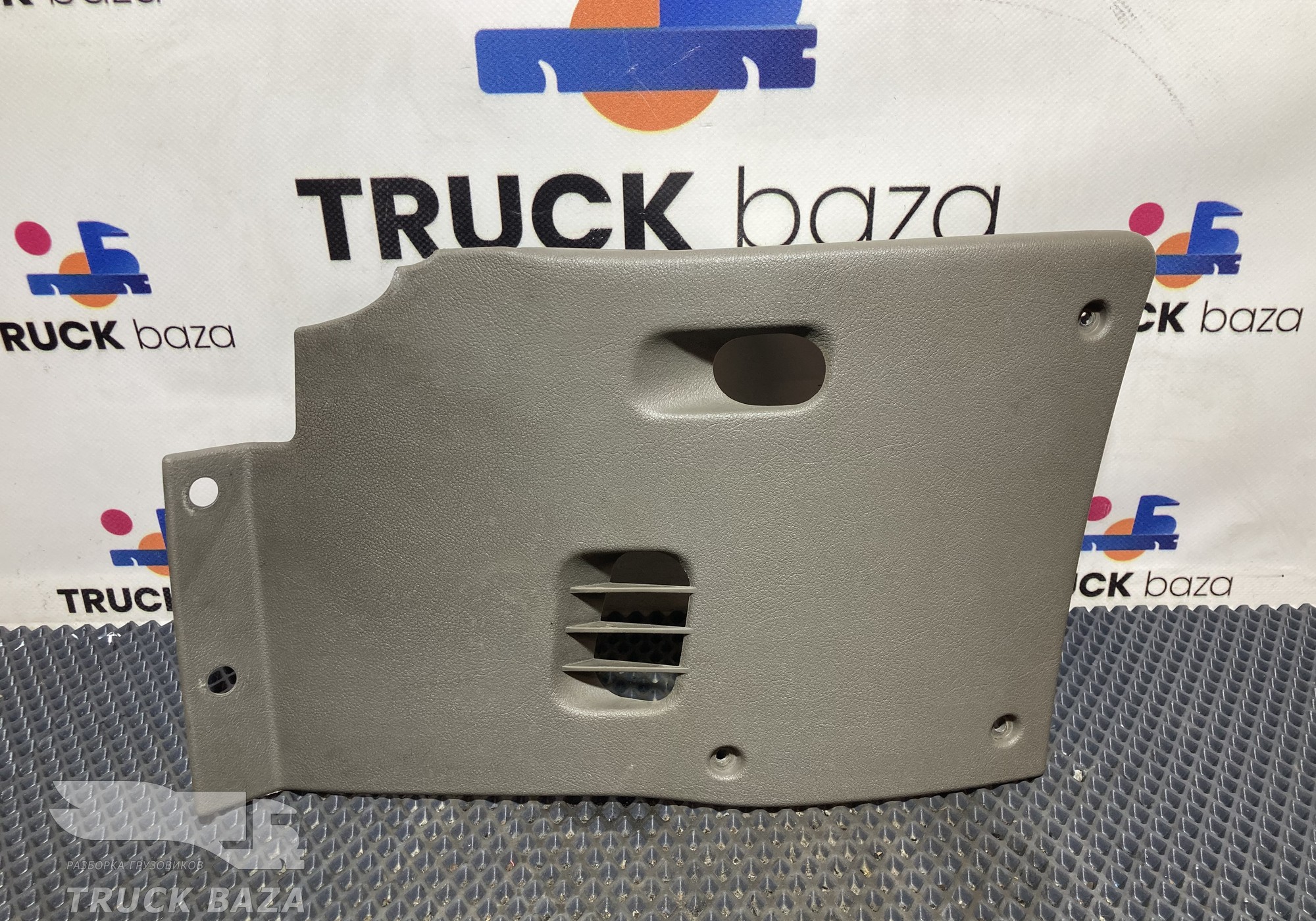 1304875 Накладка на торпедо