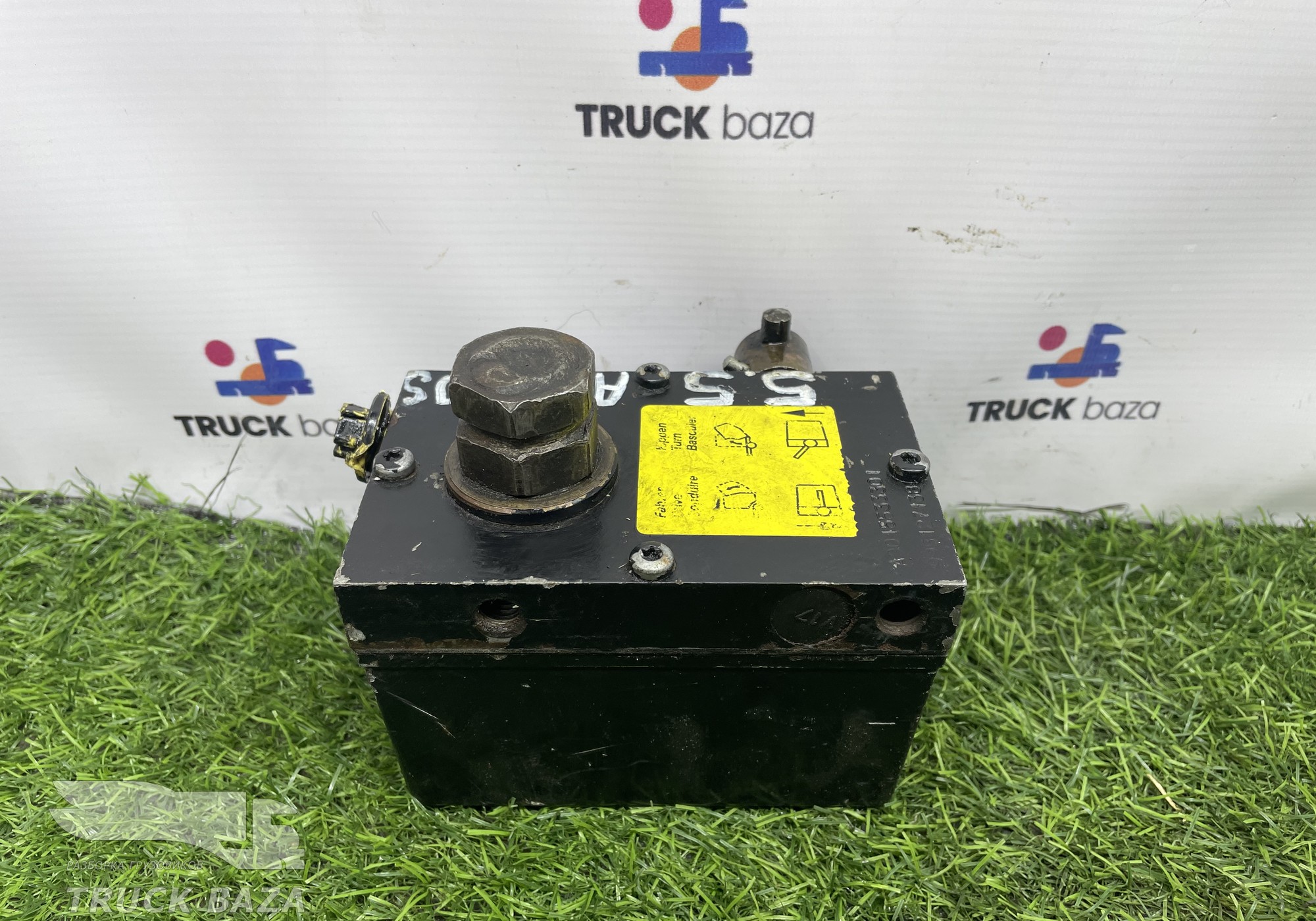 A0015533301 Насос подъёма кабины