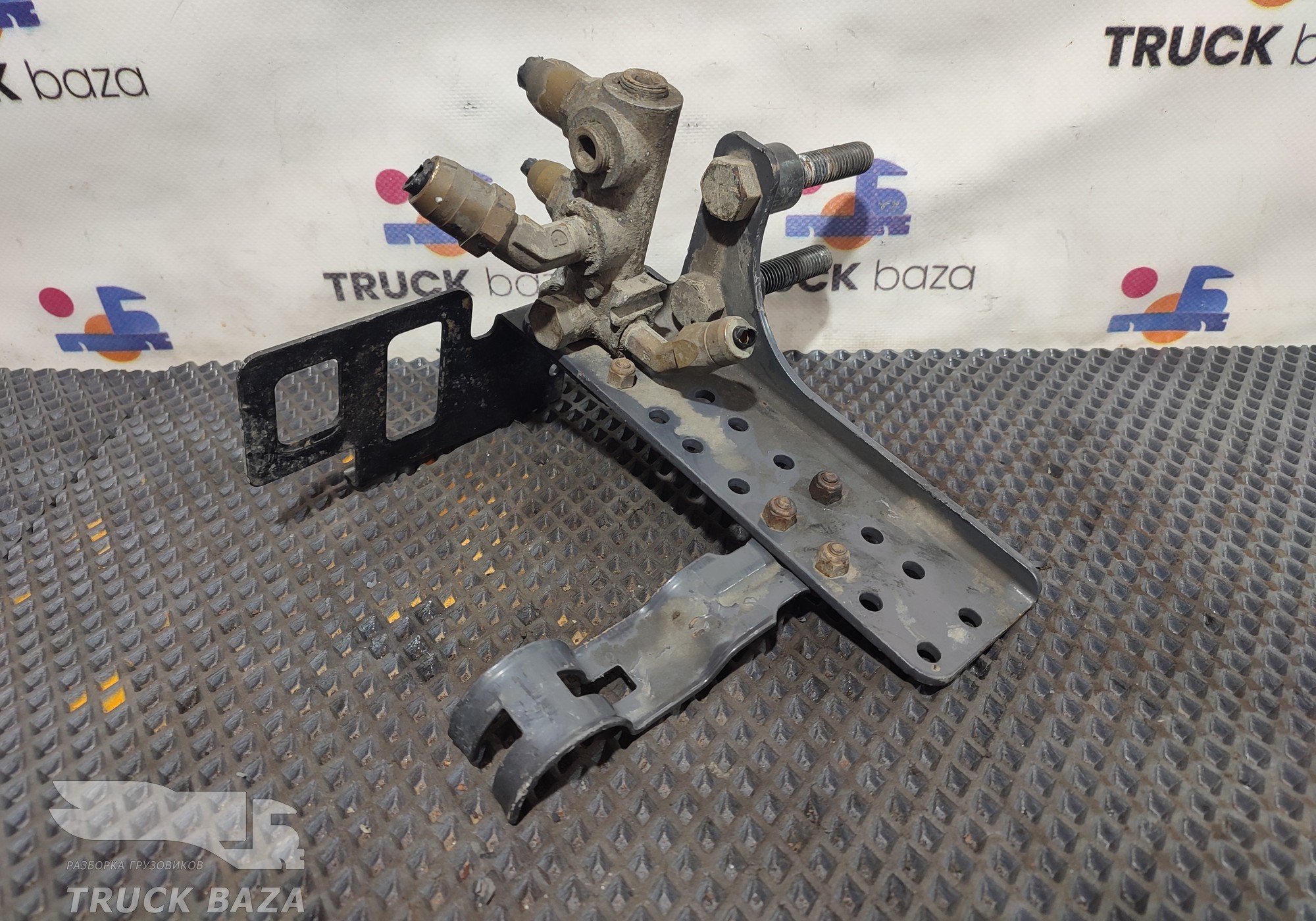 1883193 Кронштейн электромагнитных клапанов