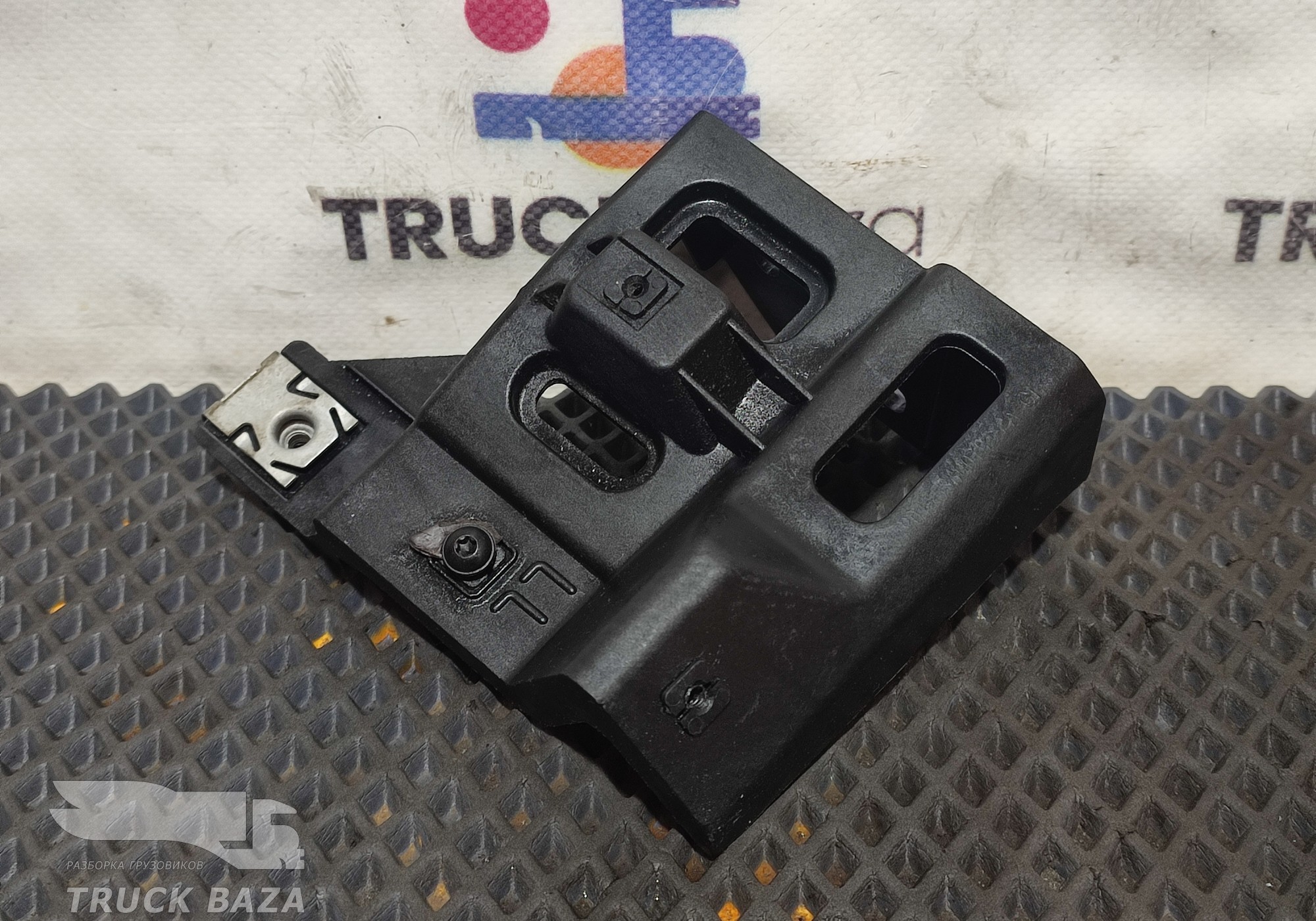 549015330019 Кронштейн салона для КАМАЗ 54901