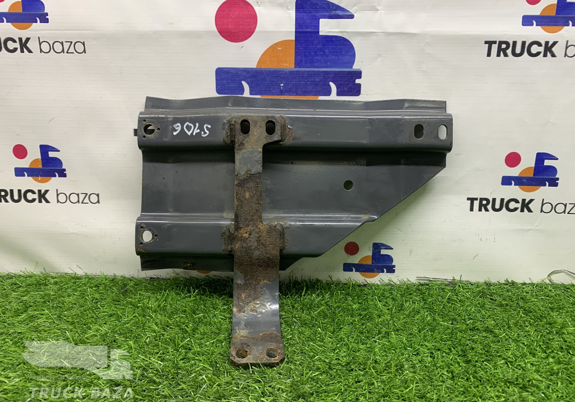 2168628 Кронштейн спойлера правый