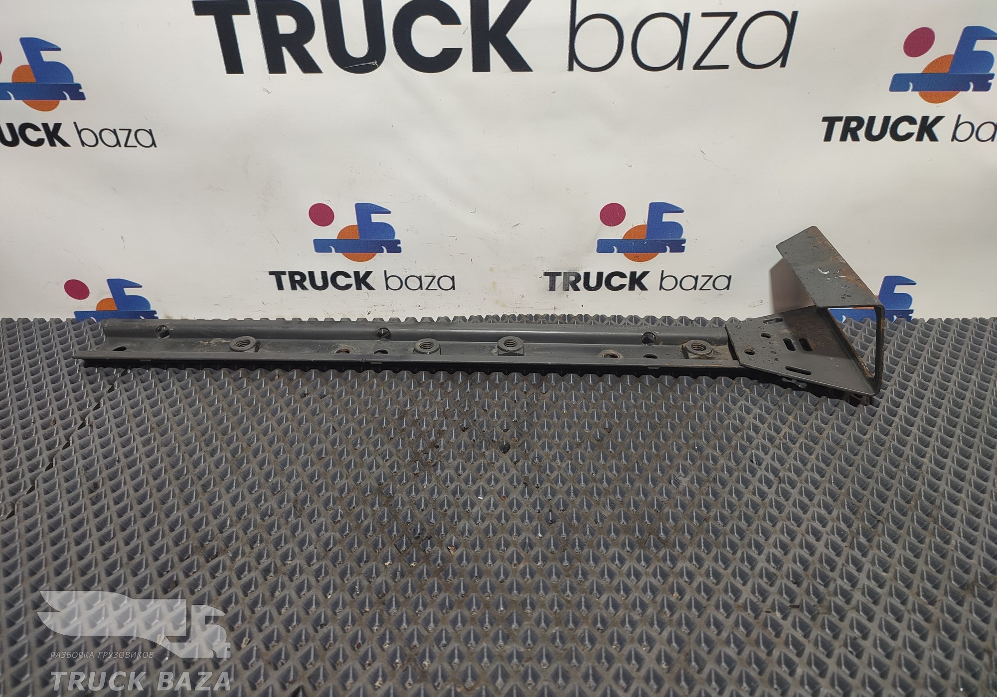 1374897 Кронштейн габарита бокового