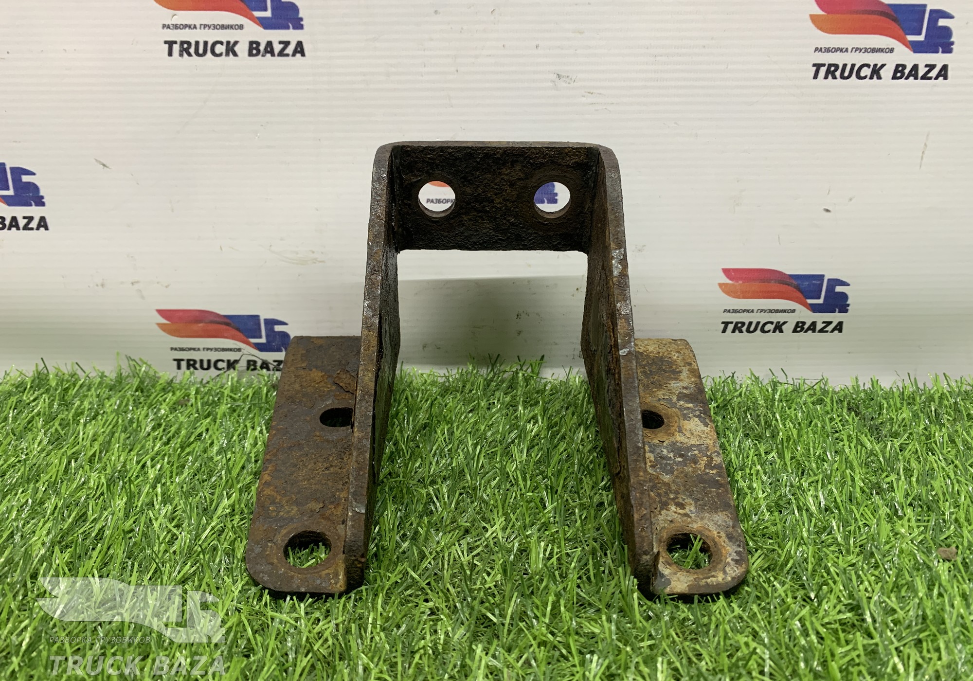 1854878 Кронштейн крыла заднего