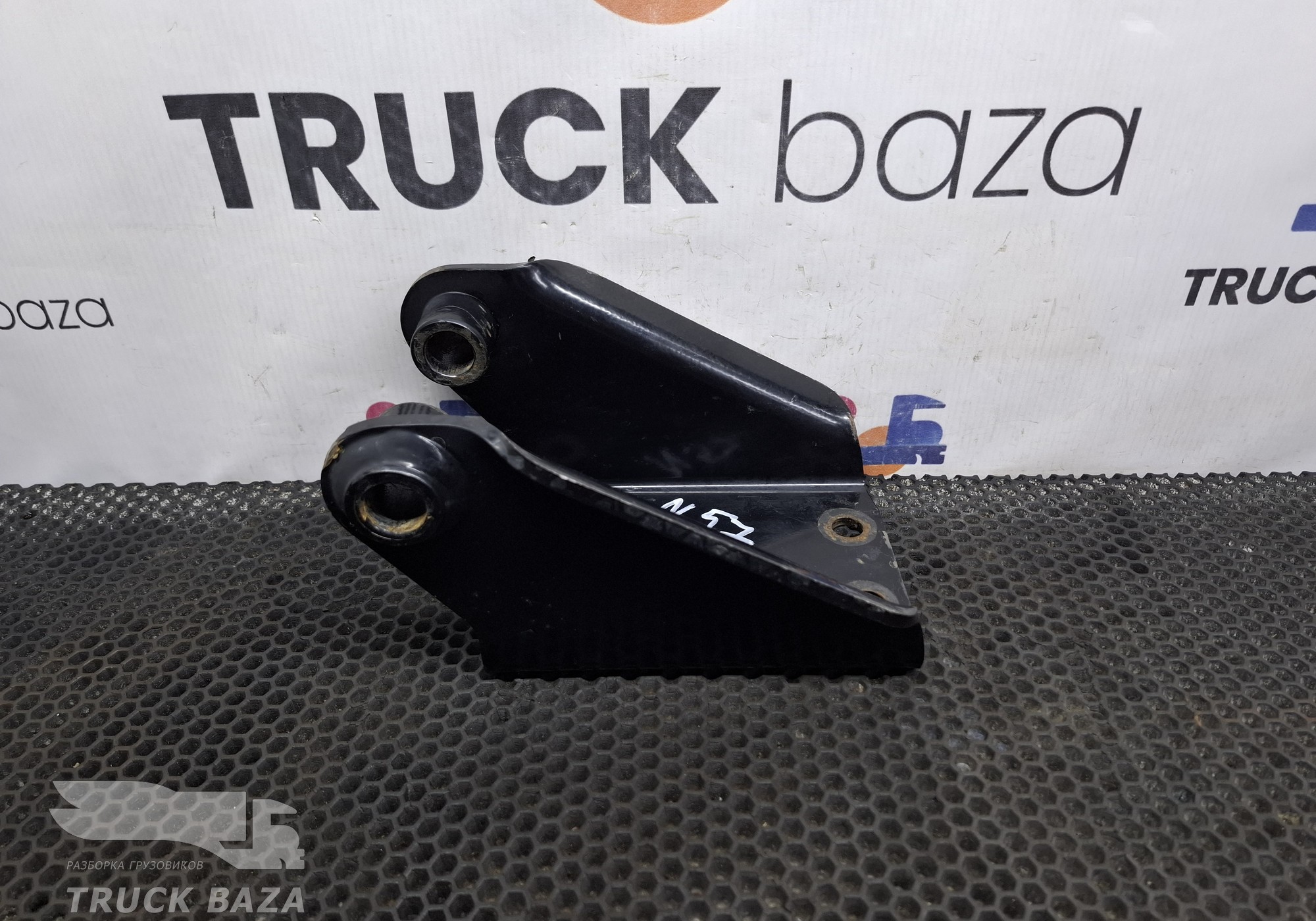 81437405365 Кронштейн амортизатора заднего