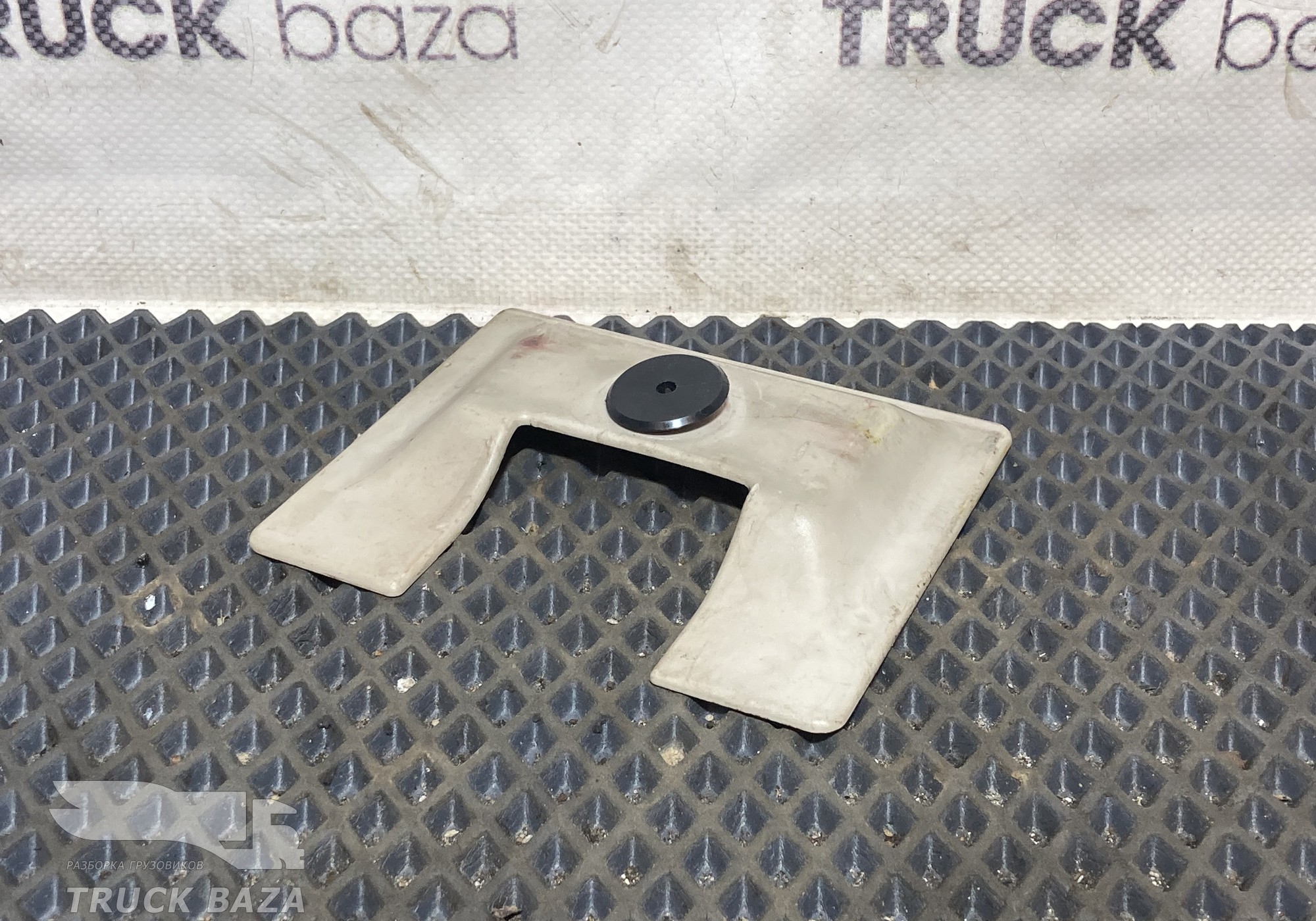 549018219348 Накладка кронштейна верхнего спальника для КАМАЗ 54901