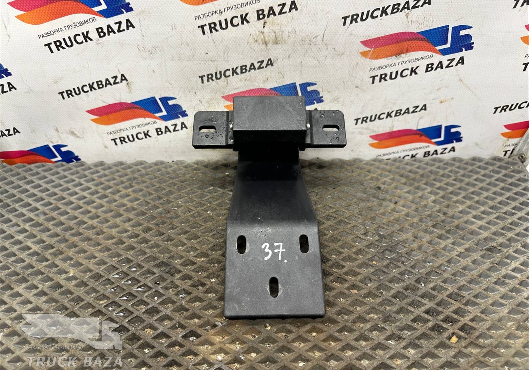 504202760 Петля бардачка для Iveco Stralis I (с 2002)