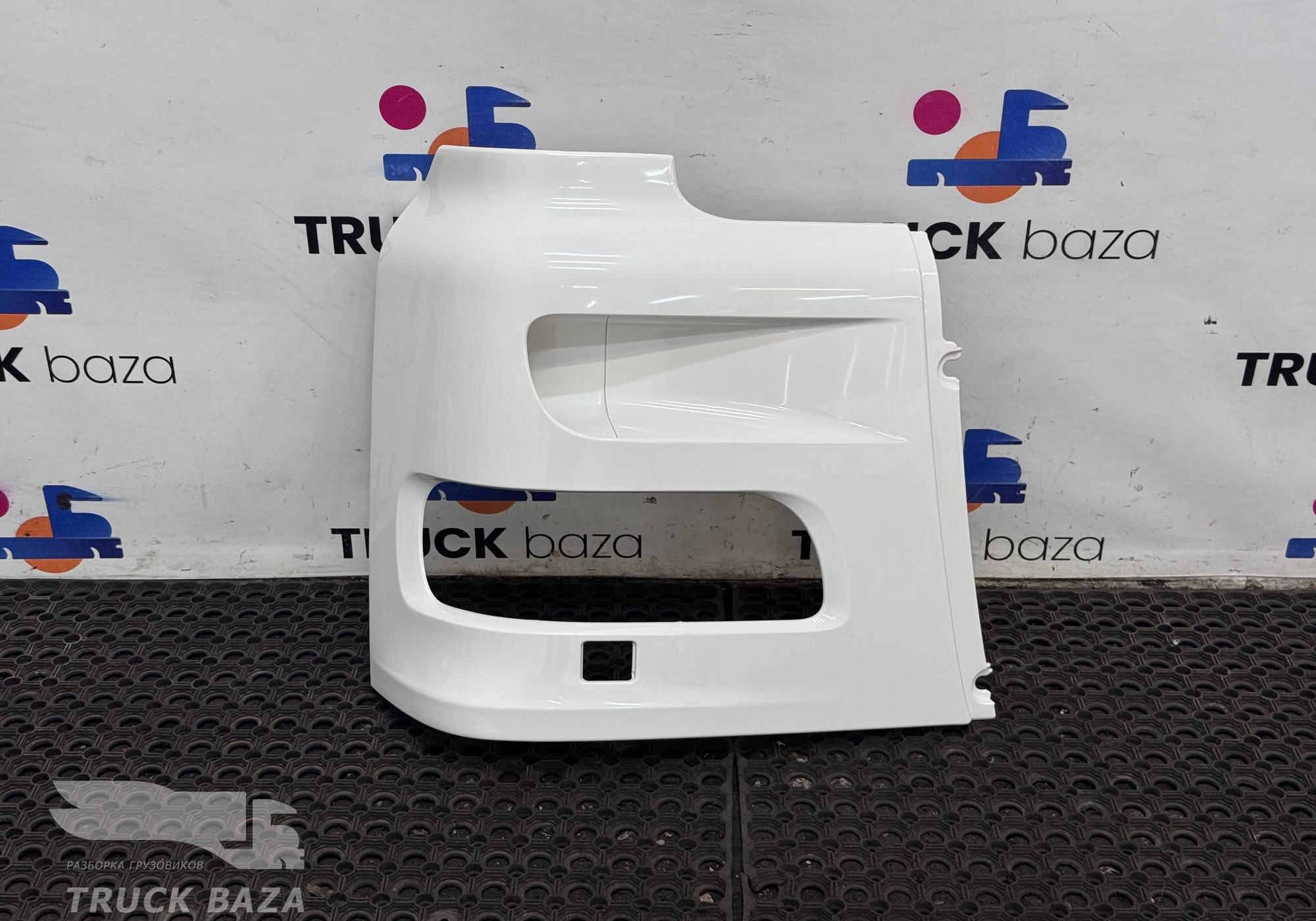 1911144 Облицовка фары правой для Daf XF95