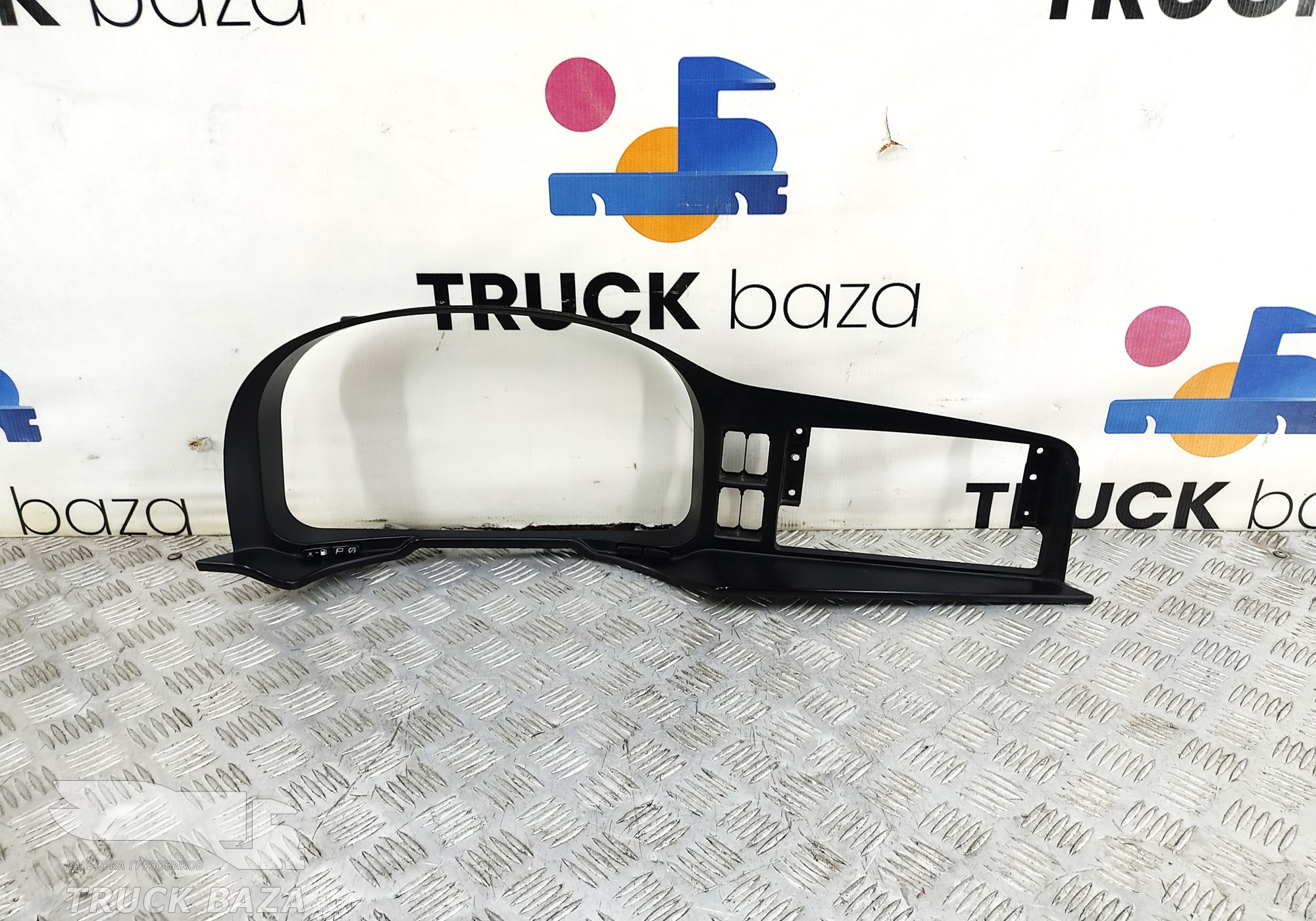 81617016357 Накладка панели приборов для Man TGX
