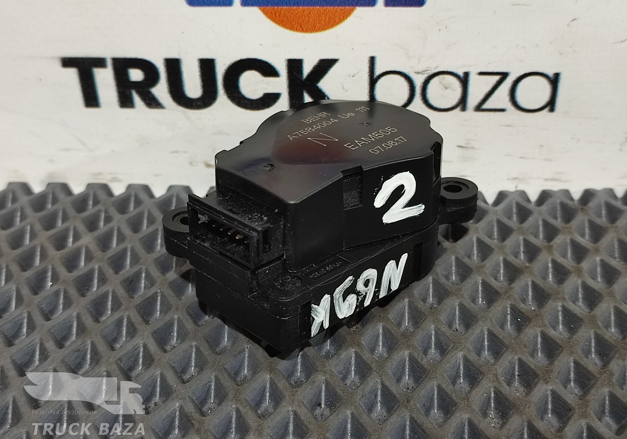 7584004 Моторчик отопителя для Man