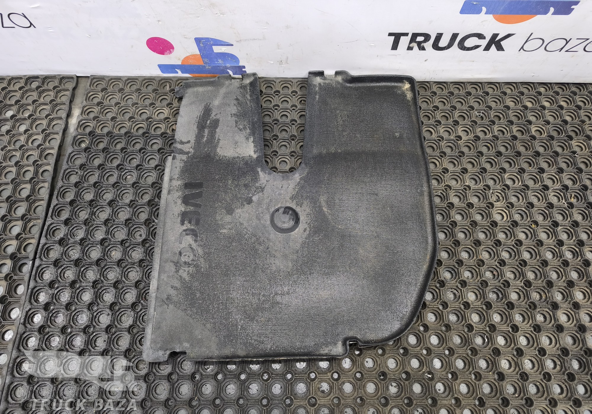 504011627 Коврик напольный для Iveco Stralis II Hi-Way (с 2012)