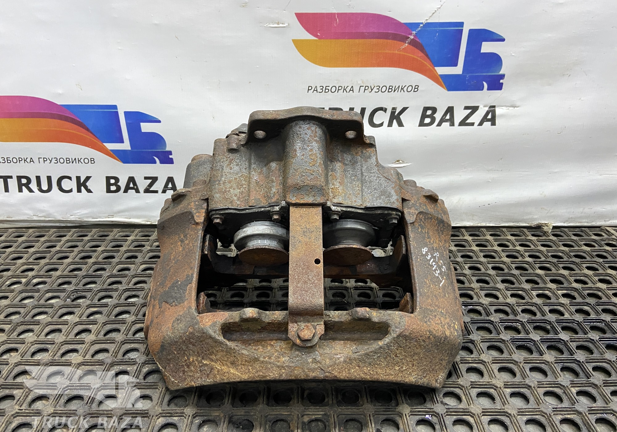 5010525488 Суппорт правый для Renault Magnum