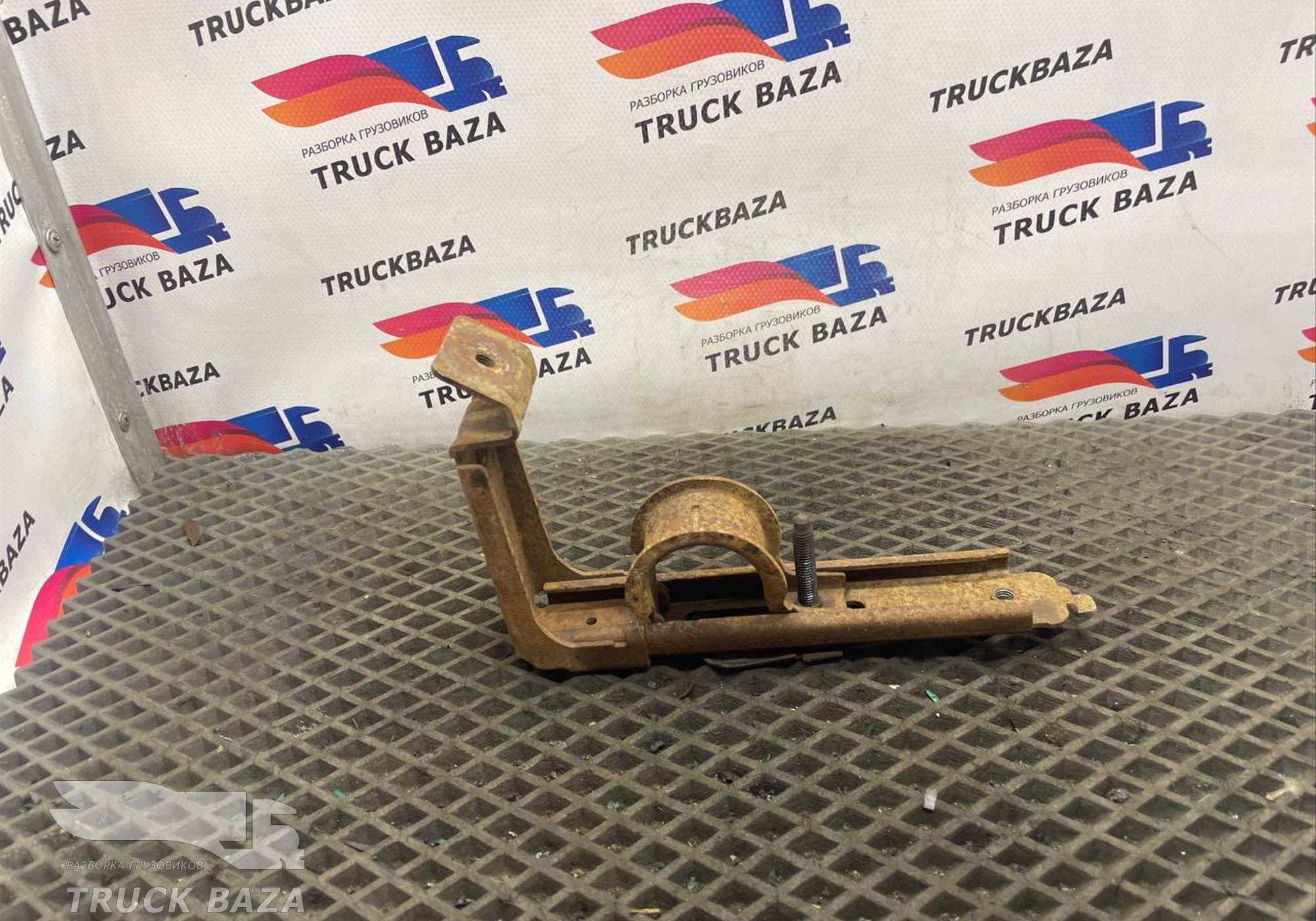 7421094456 Кронштейн крепления крыла задней оси для Volvo