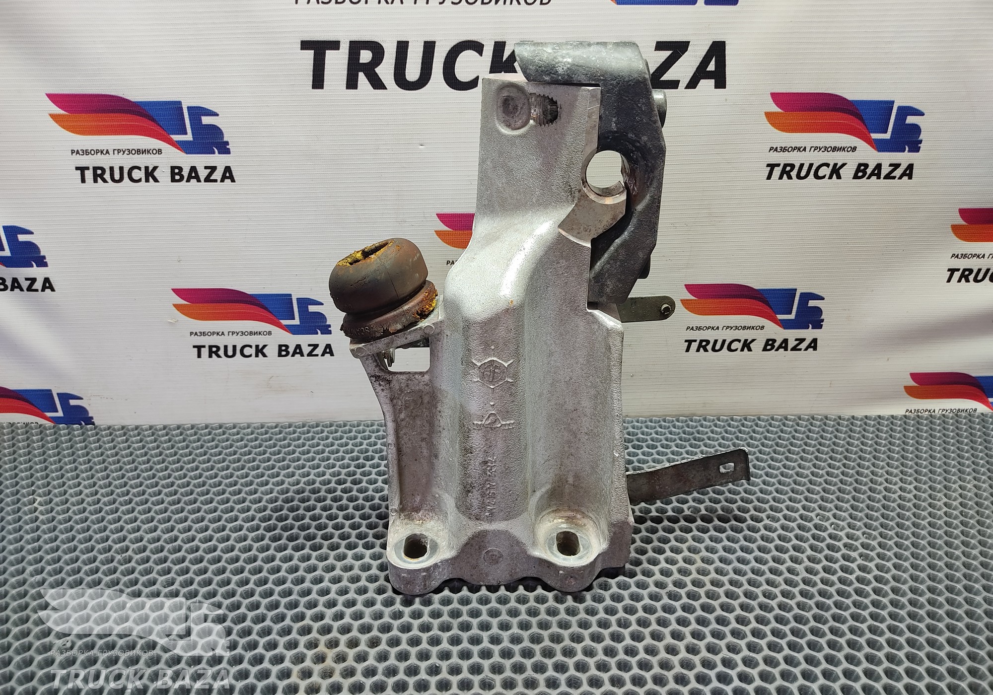 1762855 Кронштейн торсиона кабины левый