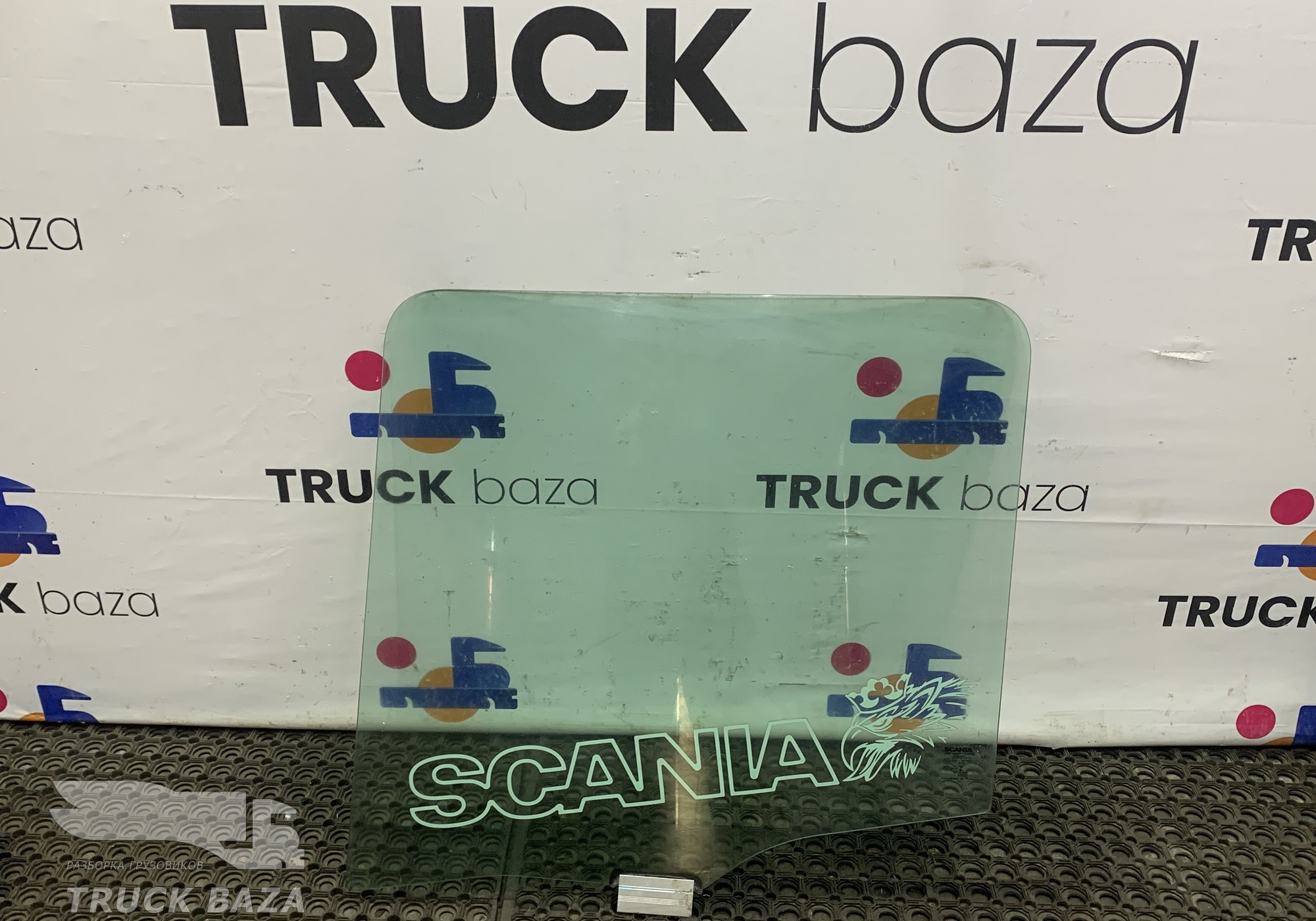 1306259 Стекло двери левое для Scania 4-series P (с 1995 по 2007)