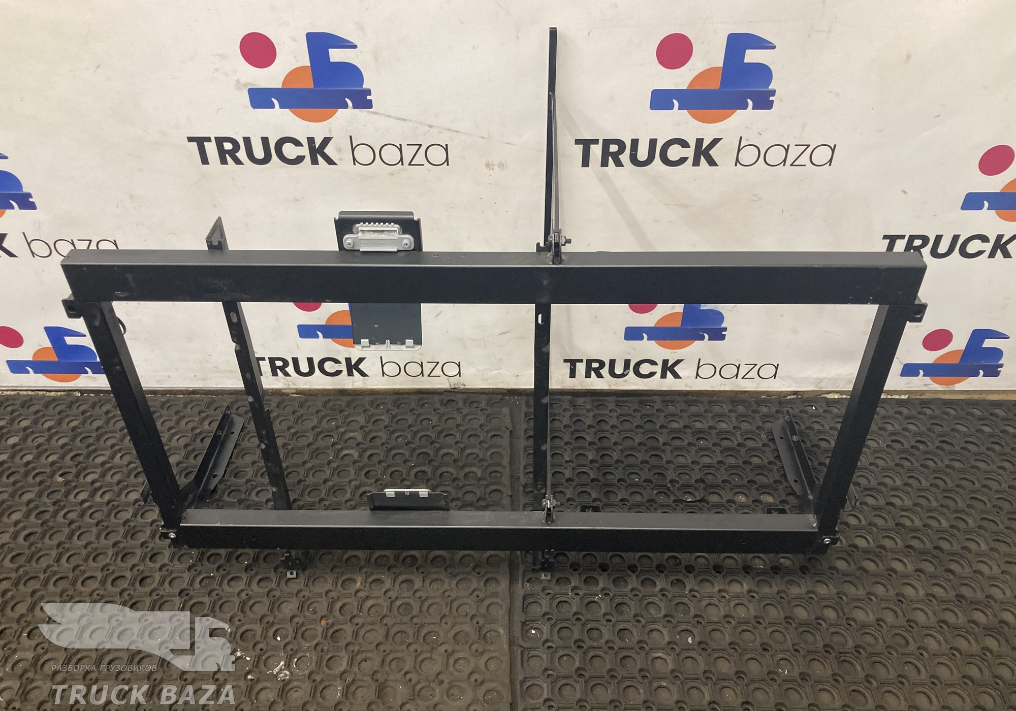 1683977 Кронштейн холодильника для Daf XF105 (с 2005)